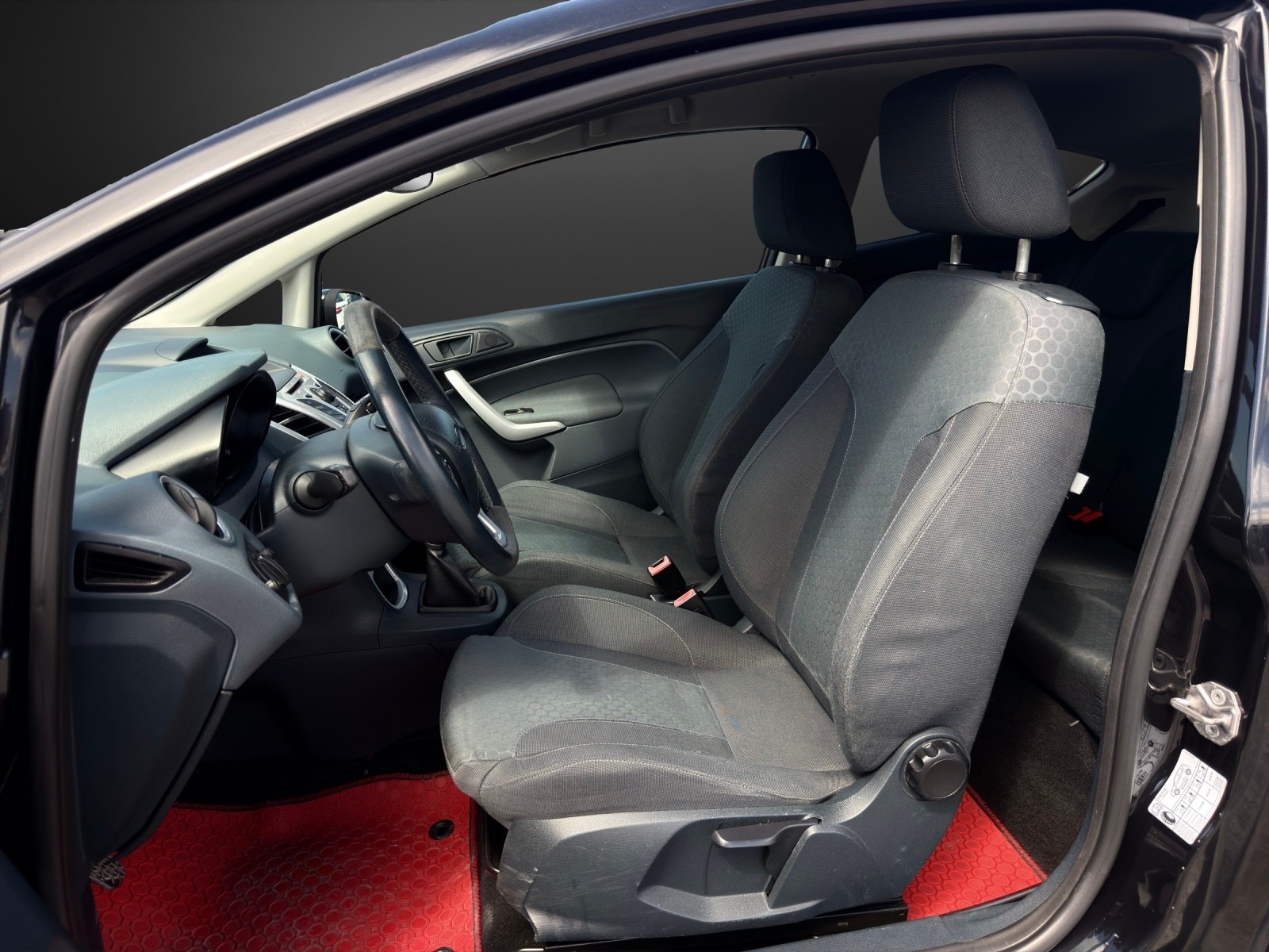 FORD Fiesta 1.6 16V Titanium-image-6