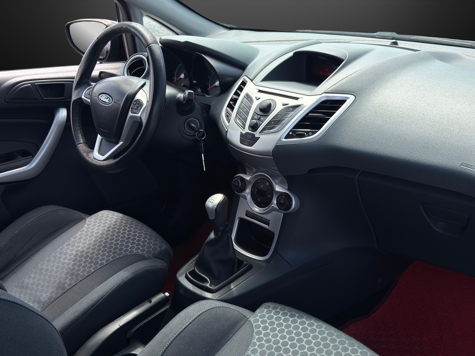 FORD Fiesta 1.6 16V Titanium-image-9