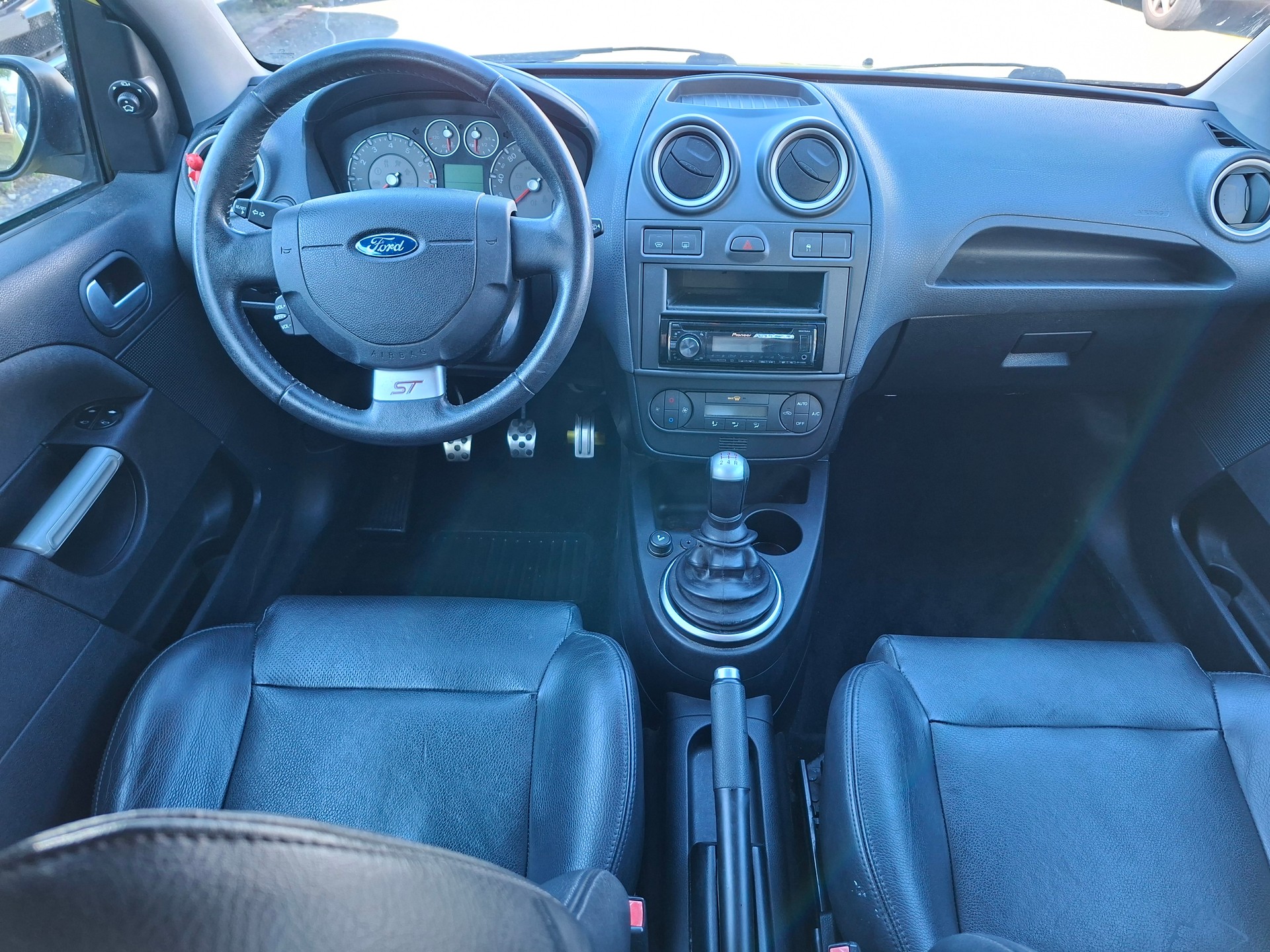 FORD Fiesta 2.0 16V ST-image-8