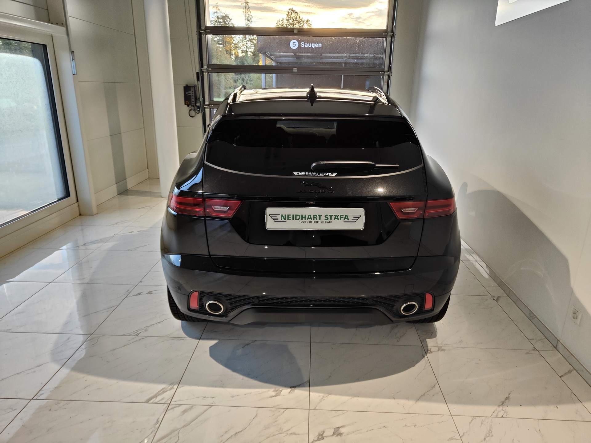 JAGUAR E-Pace 2.0 P250 R-Dynamic AWD SE-image-3