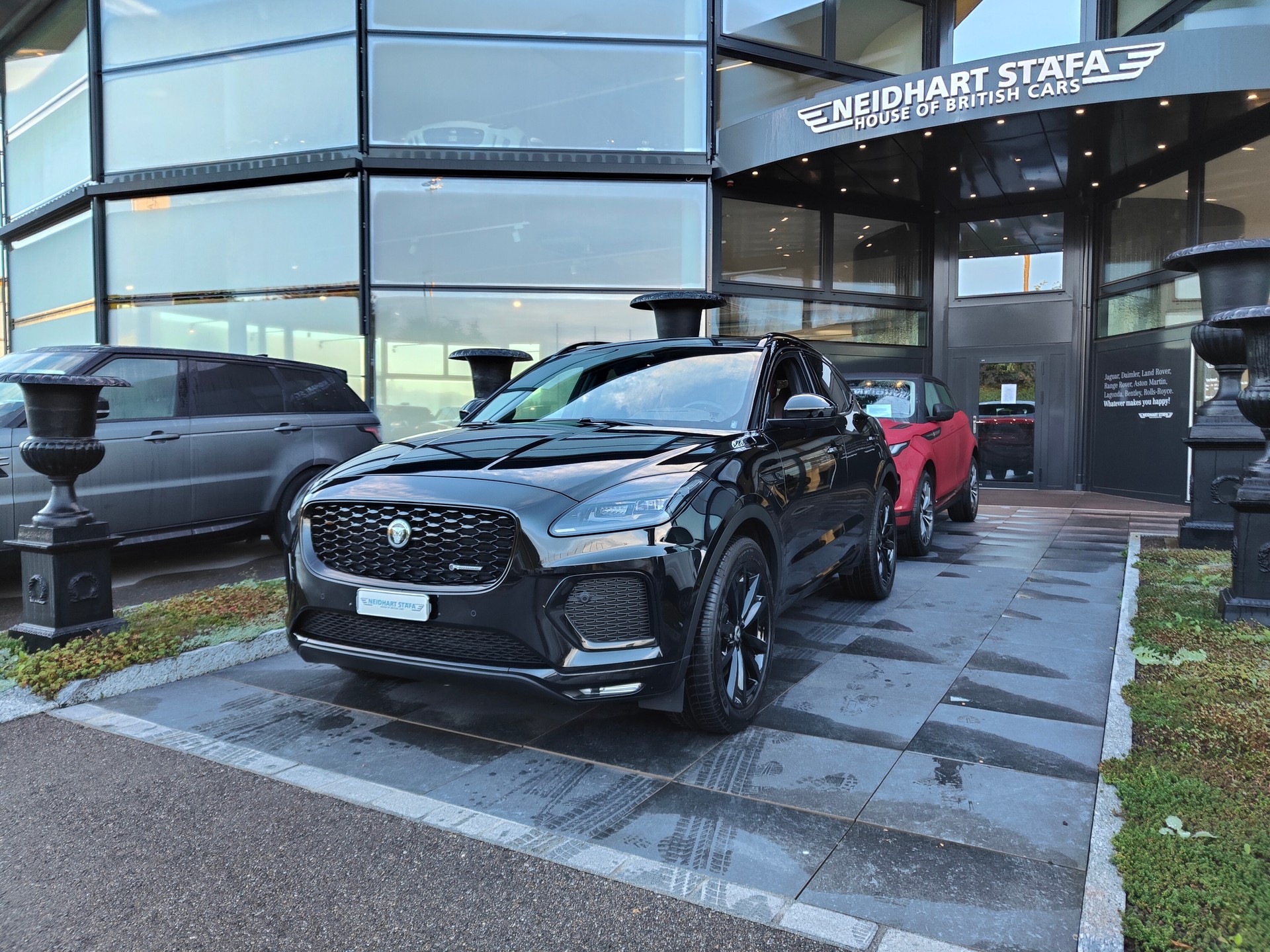 JAGUAR E-Pace 2.0 P250 R-Dynamic AWD SE-image-0