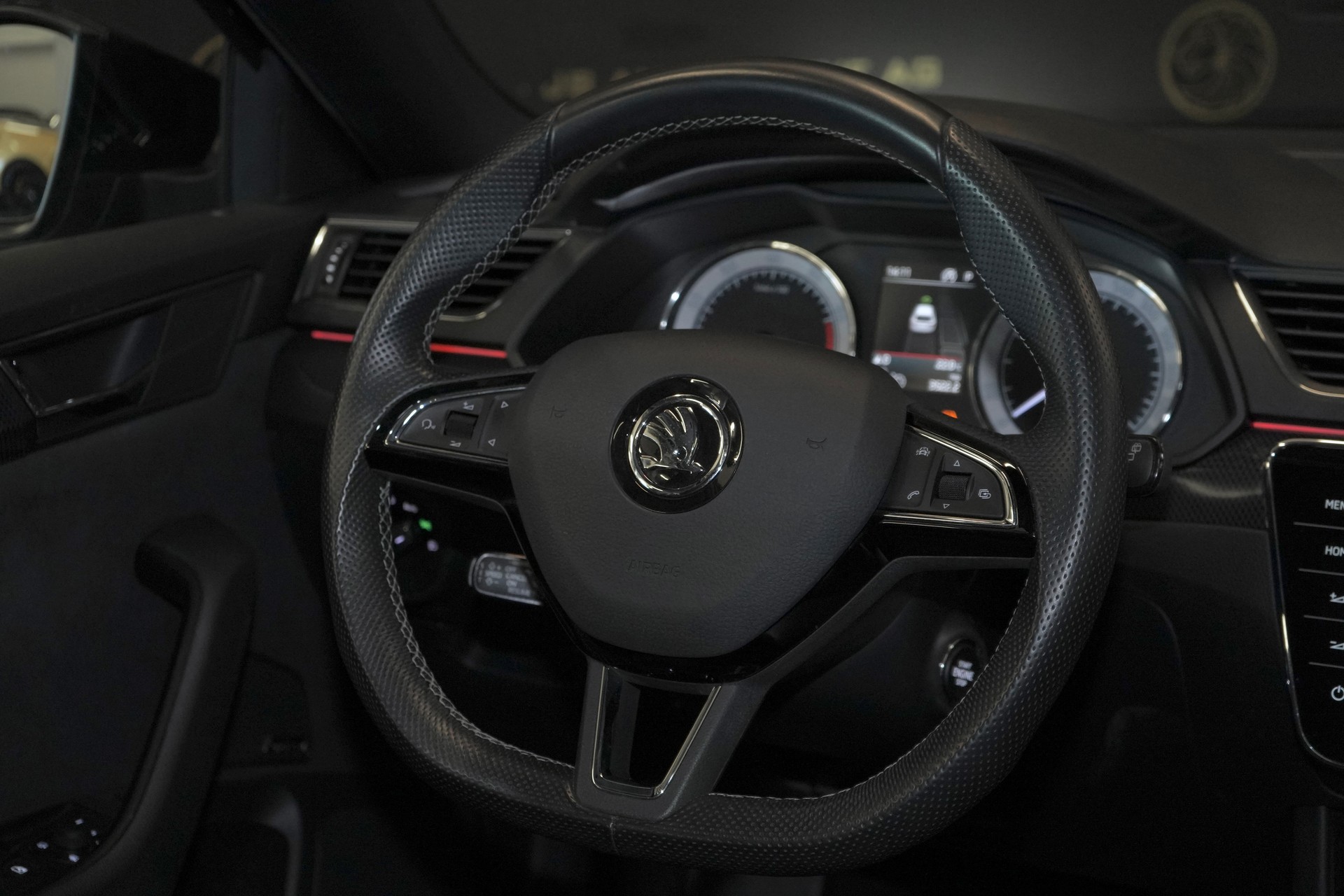 SKODA Superb Combi 2.0 TSI Ambition DSG 4x4-image-4