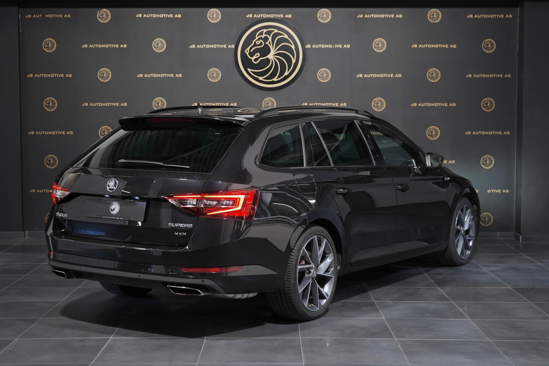 SKODA Superb Combi 2.0 TSI Ambition DSG 4x4-image-1