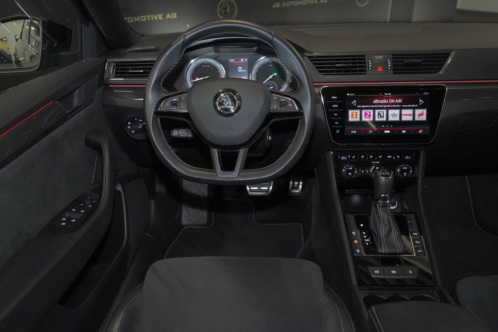 SKODA Superb Combi 2.0 TSI Ambition DSG 4x4-image-2