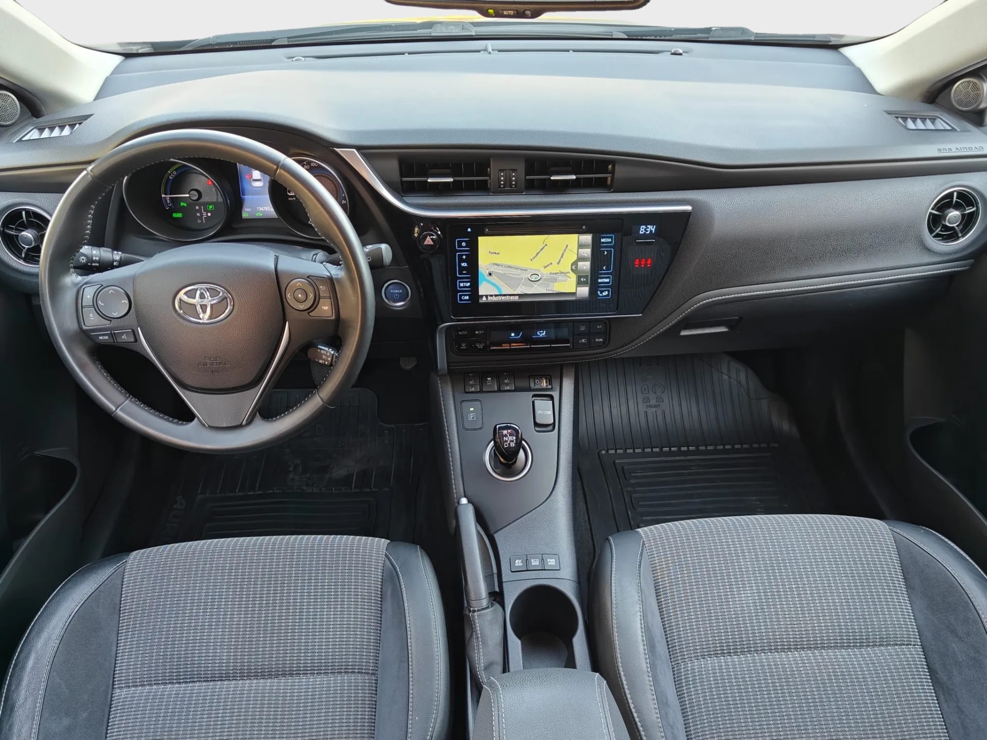 TOYOTA Auris 1.8 HSD Terra e-CVT-image-8