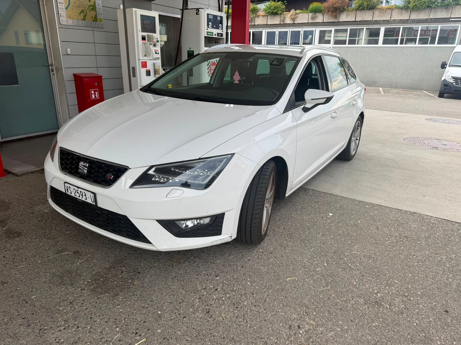 SEAT Leon ST 2.0 TDI FR Line DSG-image-4