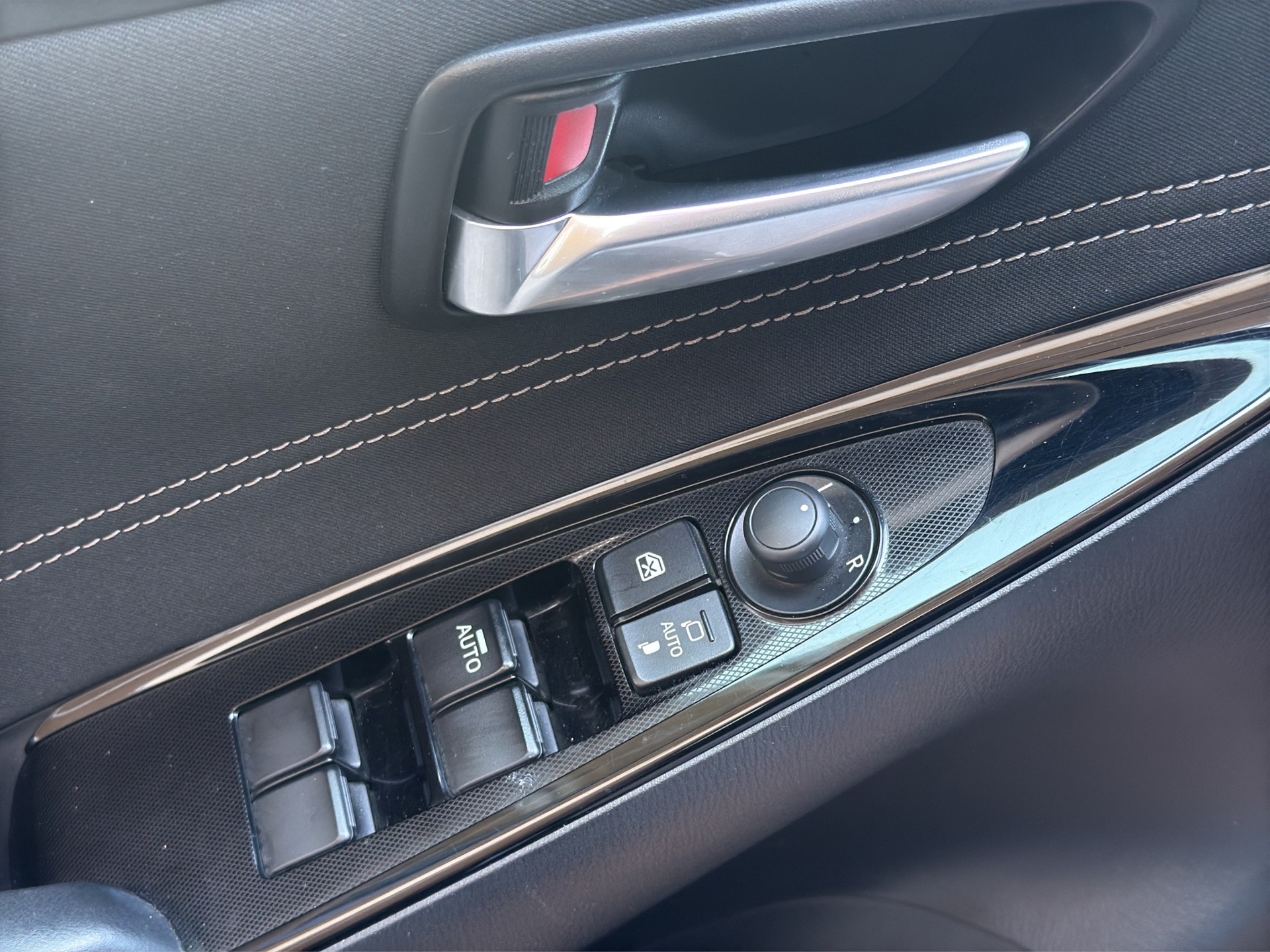 MAZDA 2 SKYACTIV-G 115 Revolution-image-27