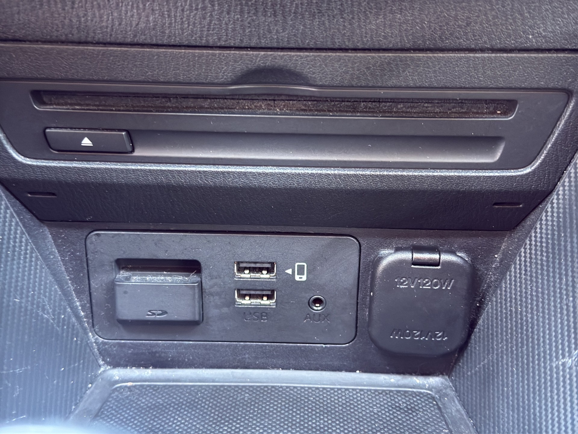MAZDA 2 SKYACTIV-G 115 Revolution-image-24