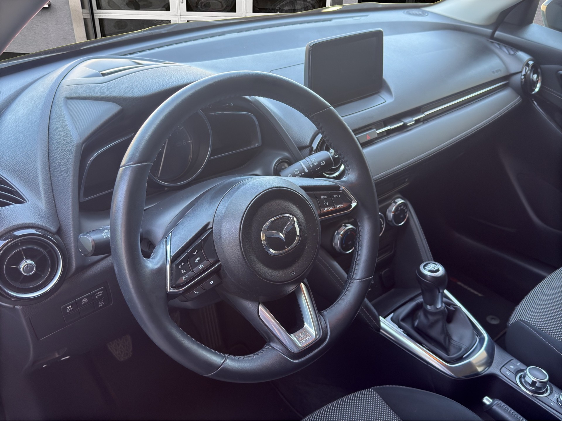 MAZDA 2 SKYACTIV-G 115 Revolution-image-12