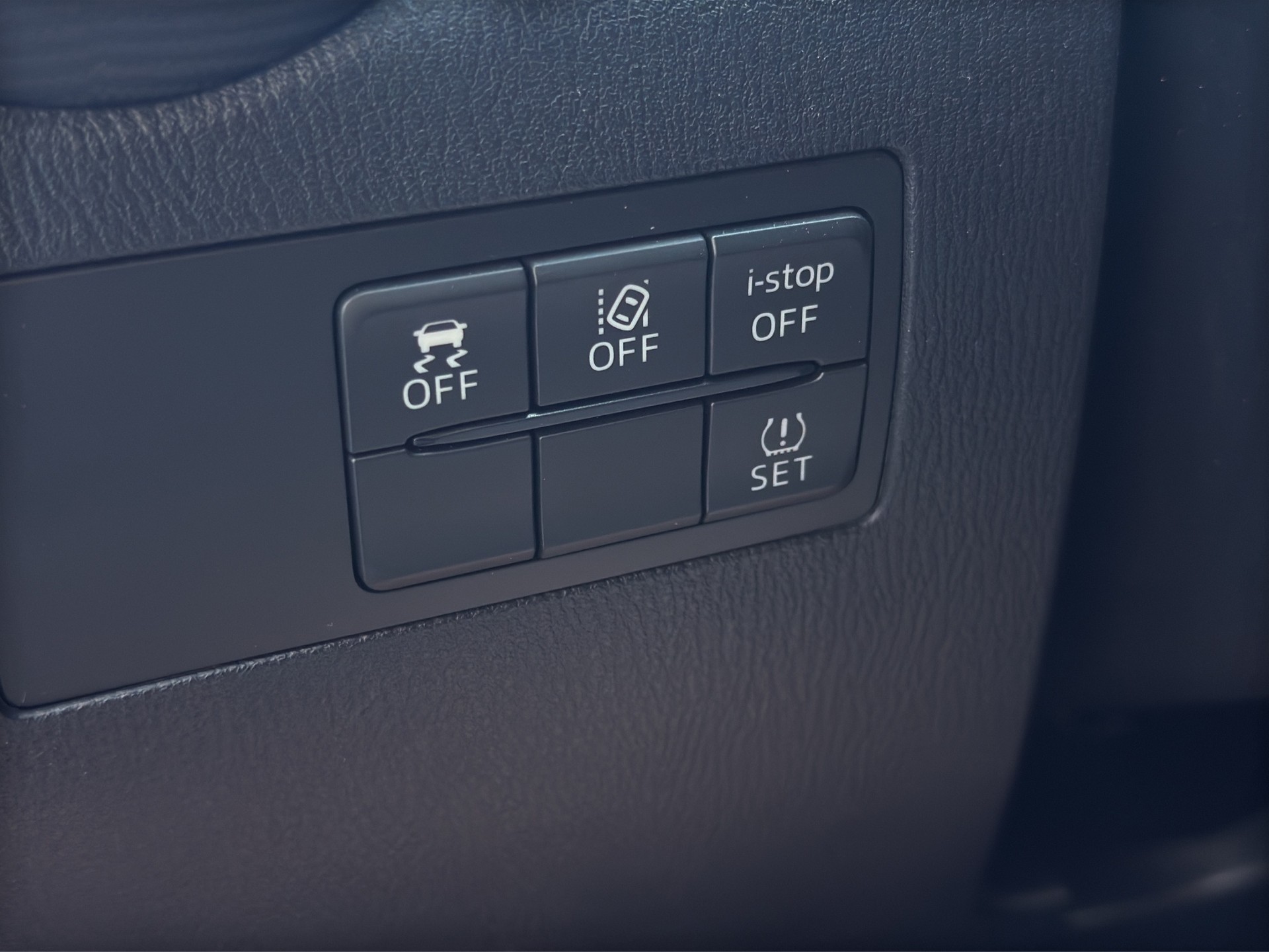 MAZDA 2 SKYACTIV-G 115 Revolution-image-28