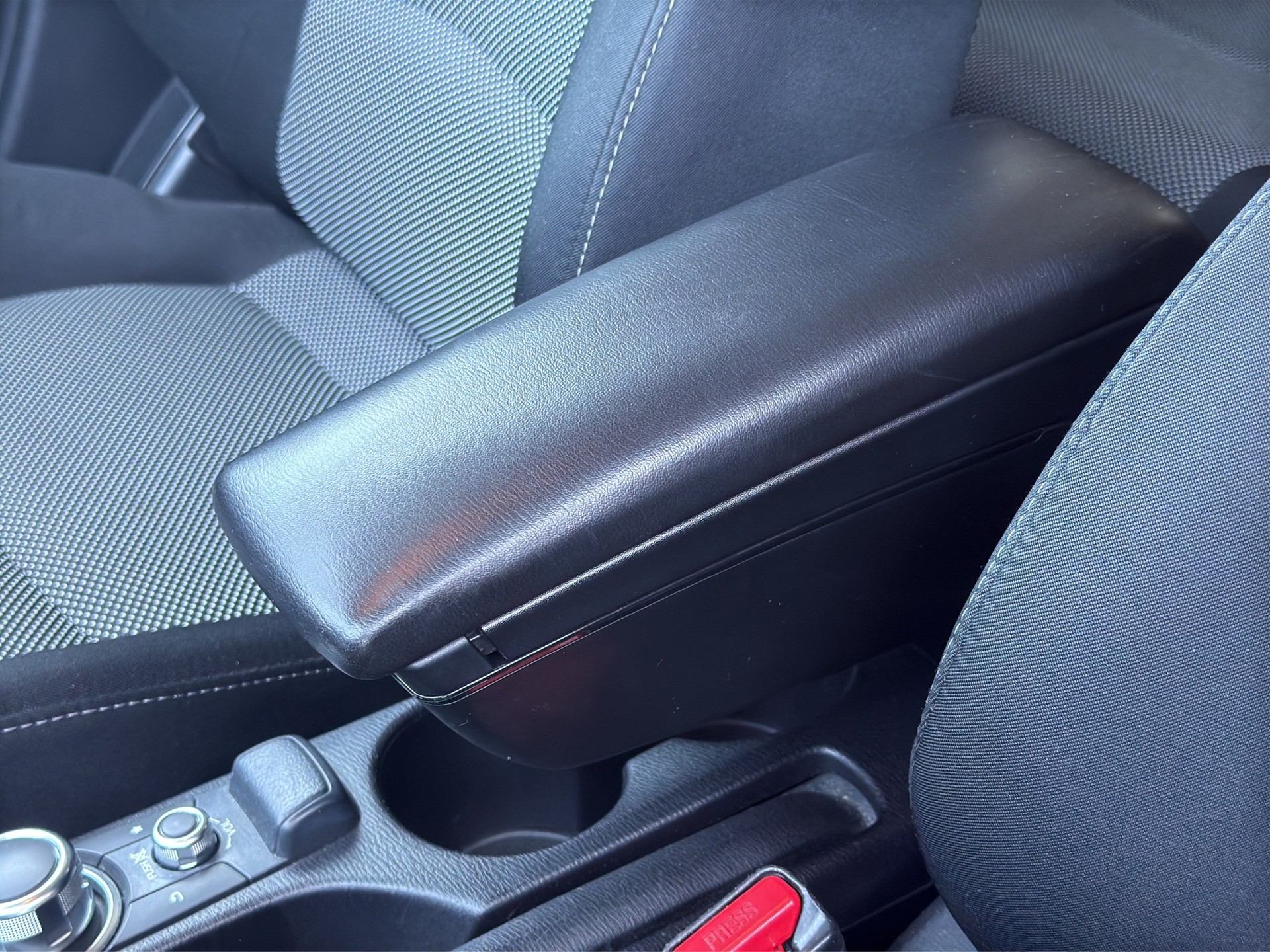 MAZDA 2 SKYACTIV-G 115 Revolution-image-14