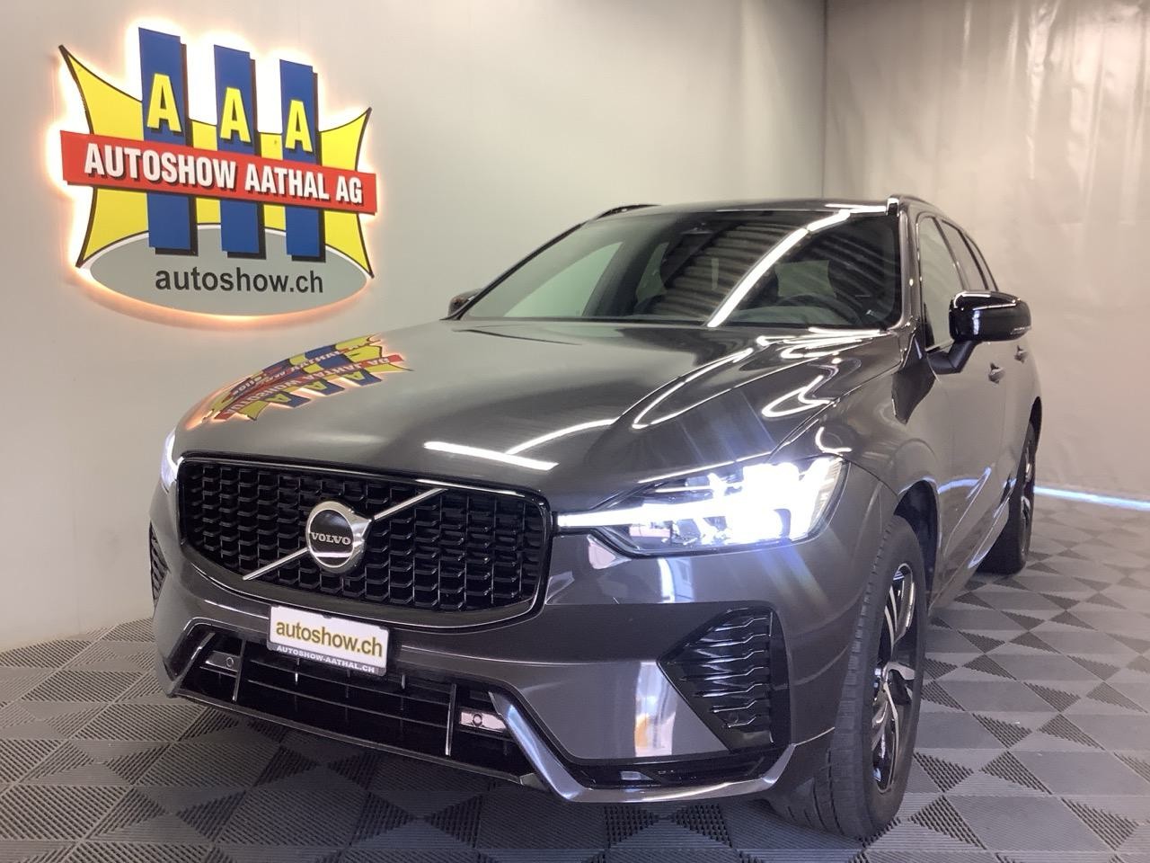 VOLVO XC60 B4 Diesel Mild Hybrid AWD R-Design Geartronic-image-13