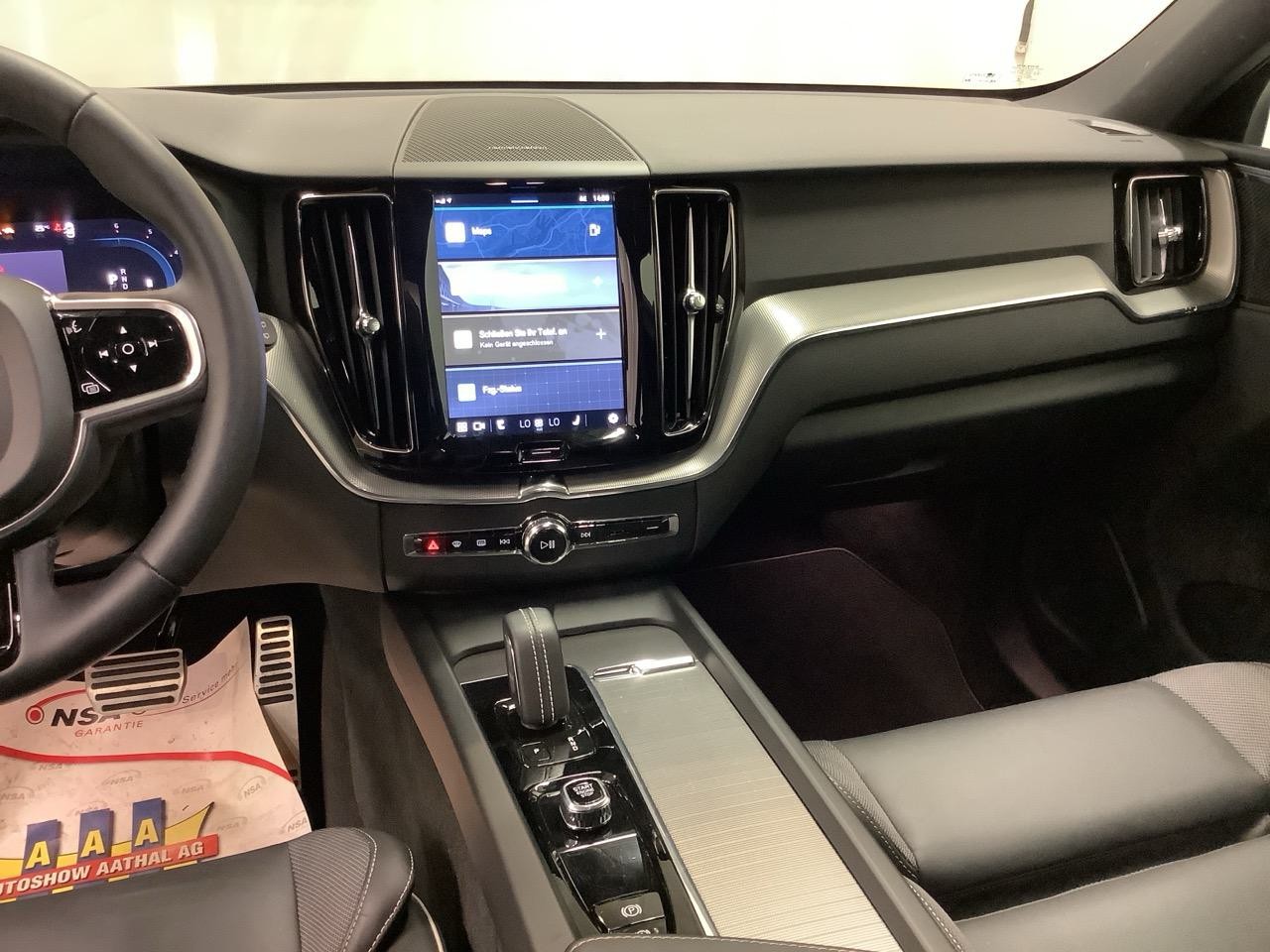 VOLVO XC60 B4 Diesel Mild Hybrid AWD R-Design Geartronic-image-4