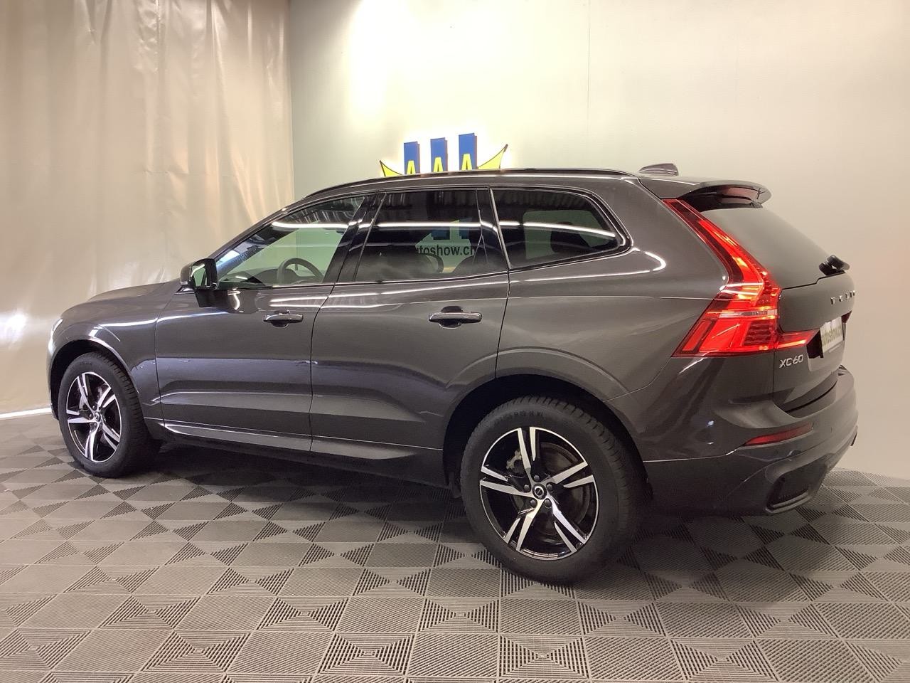 VOLVO XC60 B4 Diesel Mild Hybrid AWD R-Design Geartronic-showroom-element-1