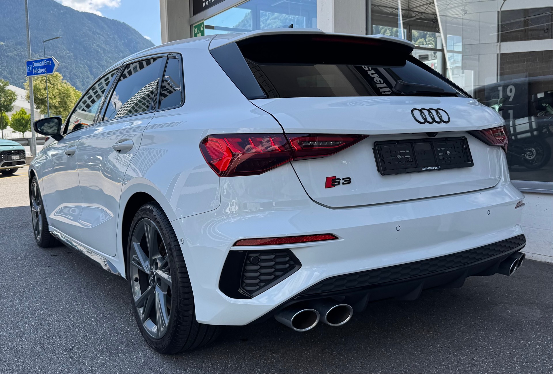 AUDI S3 Sportback 2.0 TFSI quattro S-tronic-image-3