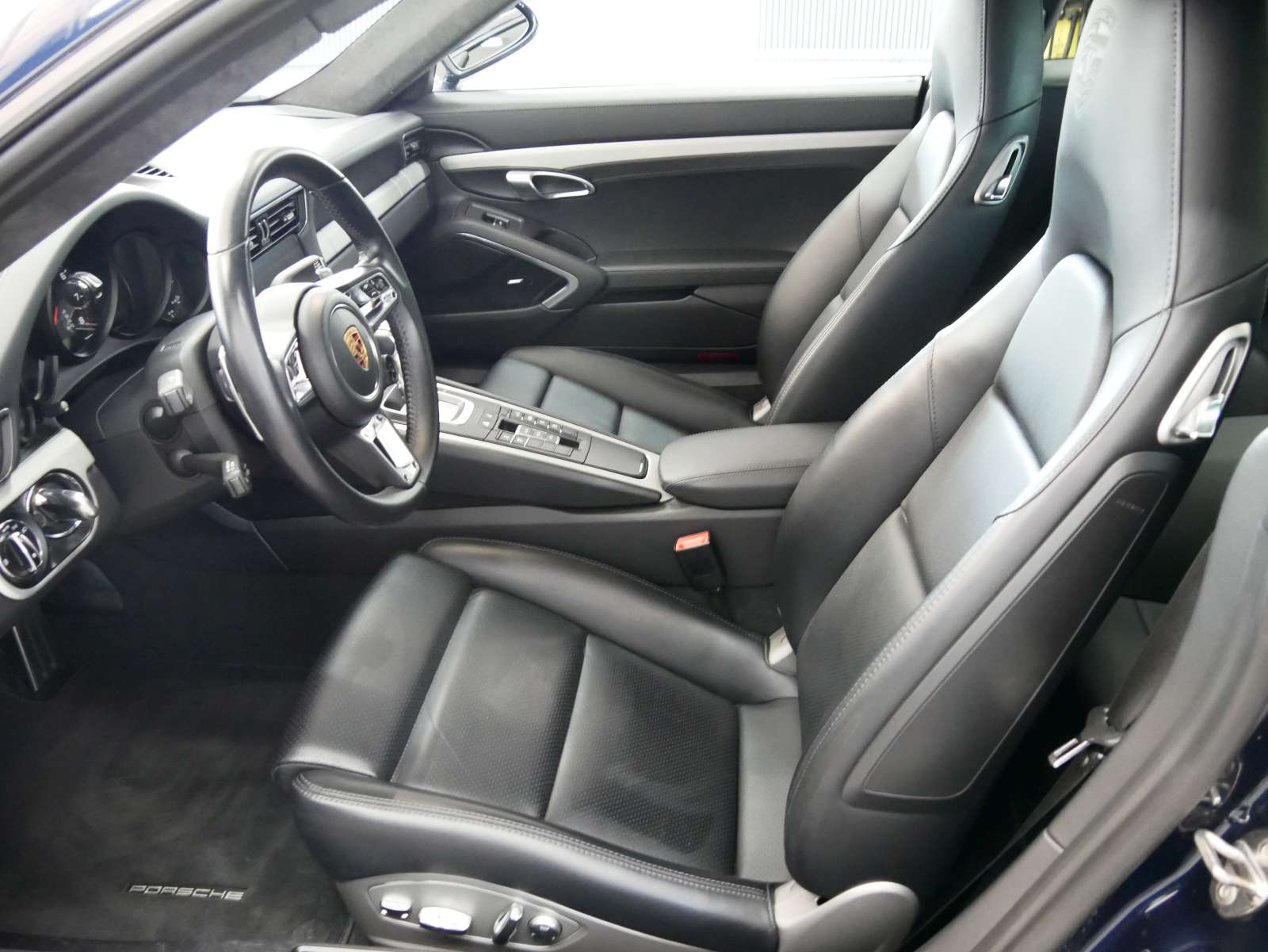 PORSCHE 911 Carrera 4 GTS PDK-image-8