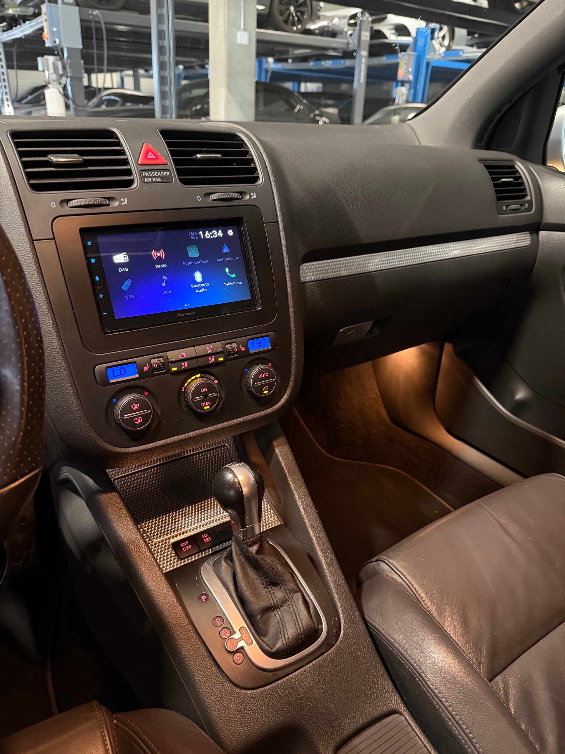 VW Golf R32 4Motion DSG-image-12