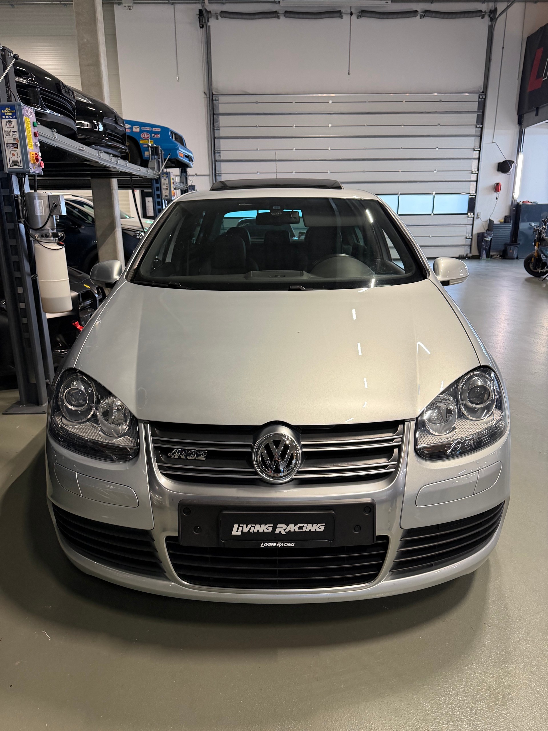 VW Golf R32 4Motion DSG-image-4