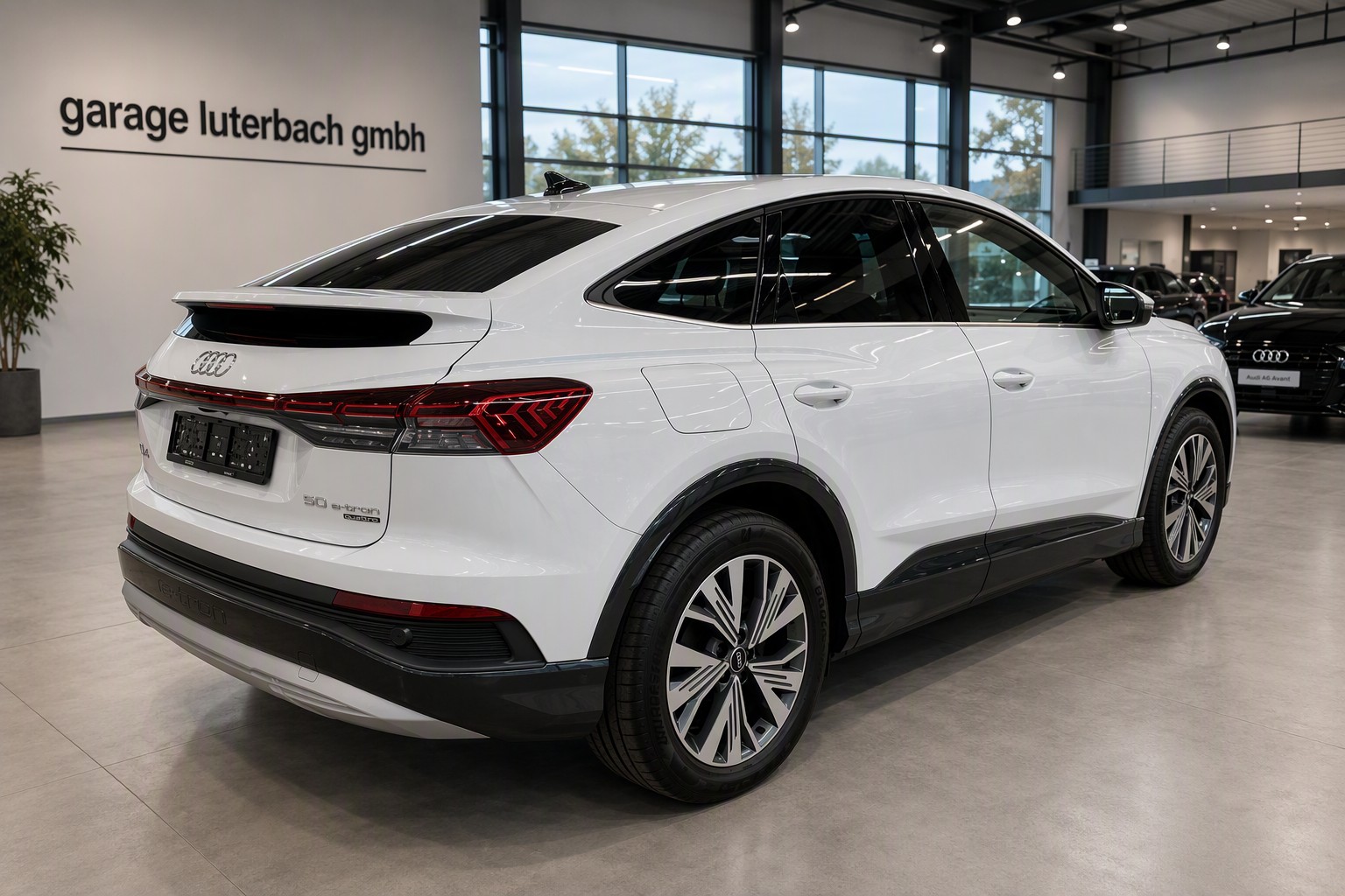 AUDI Q4 SB e-tron 50 Sport Quattro-image-2