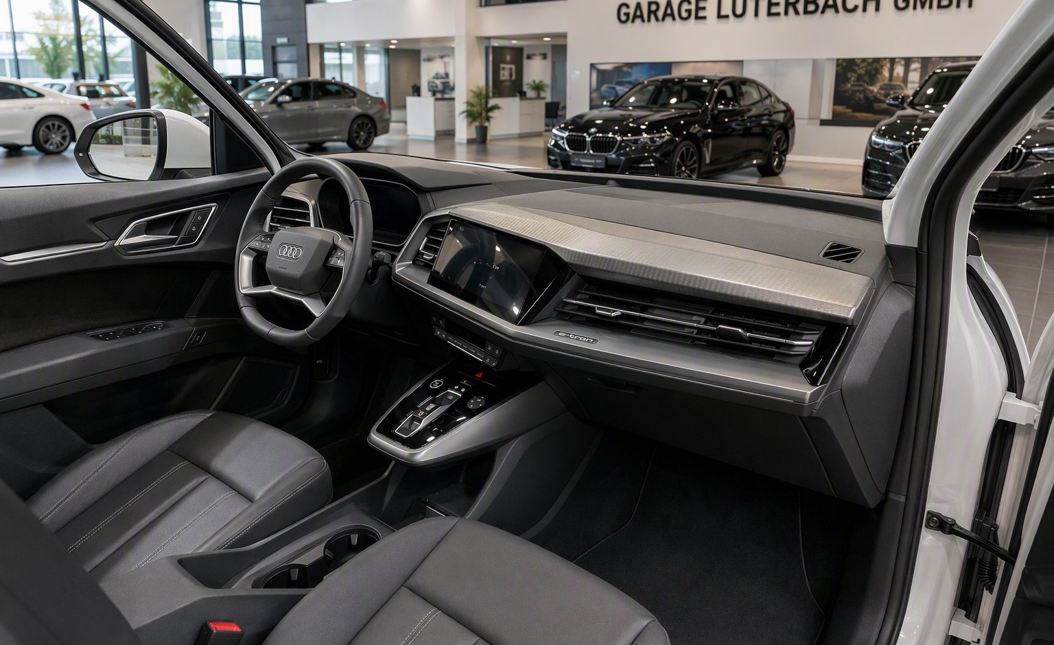 AUDI Q4 SB e-tron 50 Sport Quattro-image-3