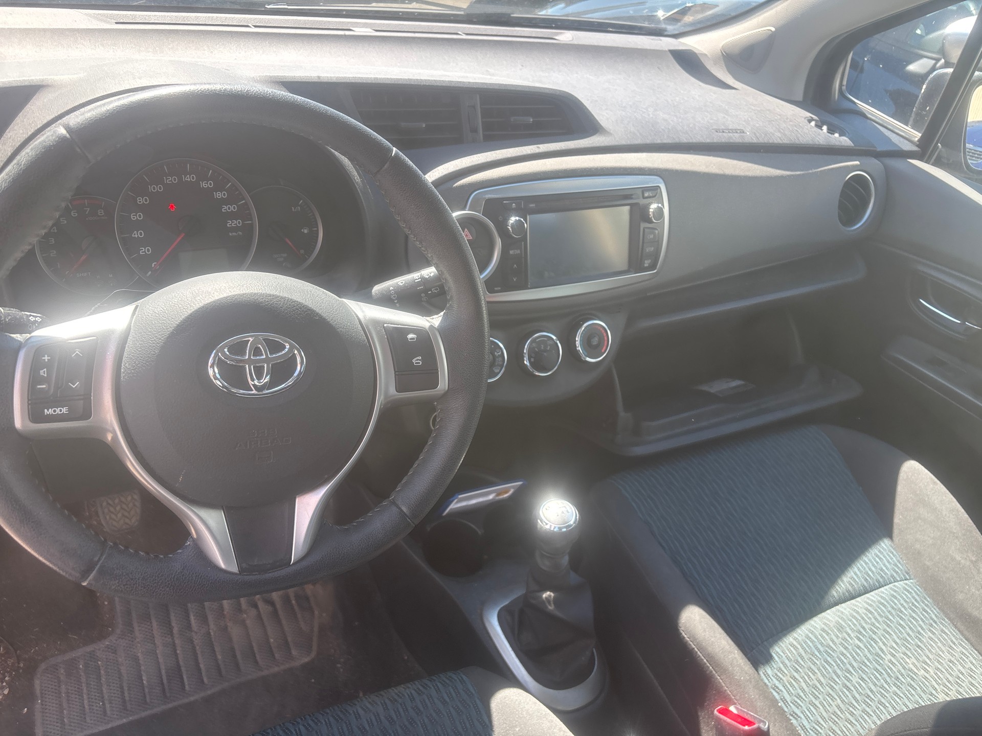 TOYOTA Yaris 1.33 Sol-image-8