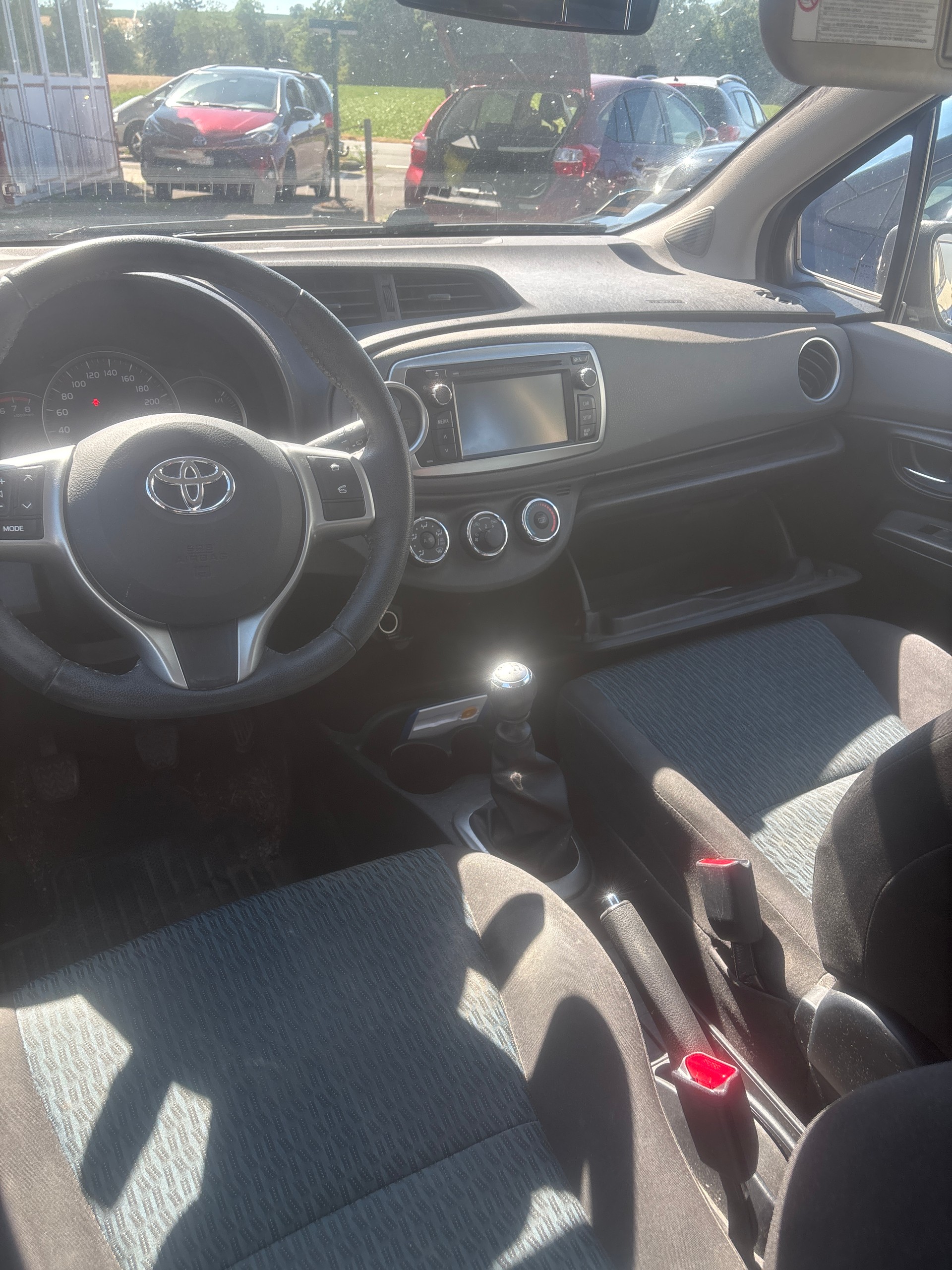 TOYOTA Yaris 1.33 Sol-image-6
