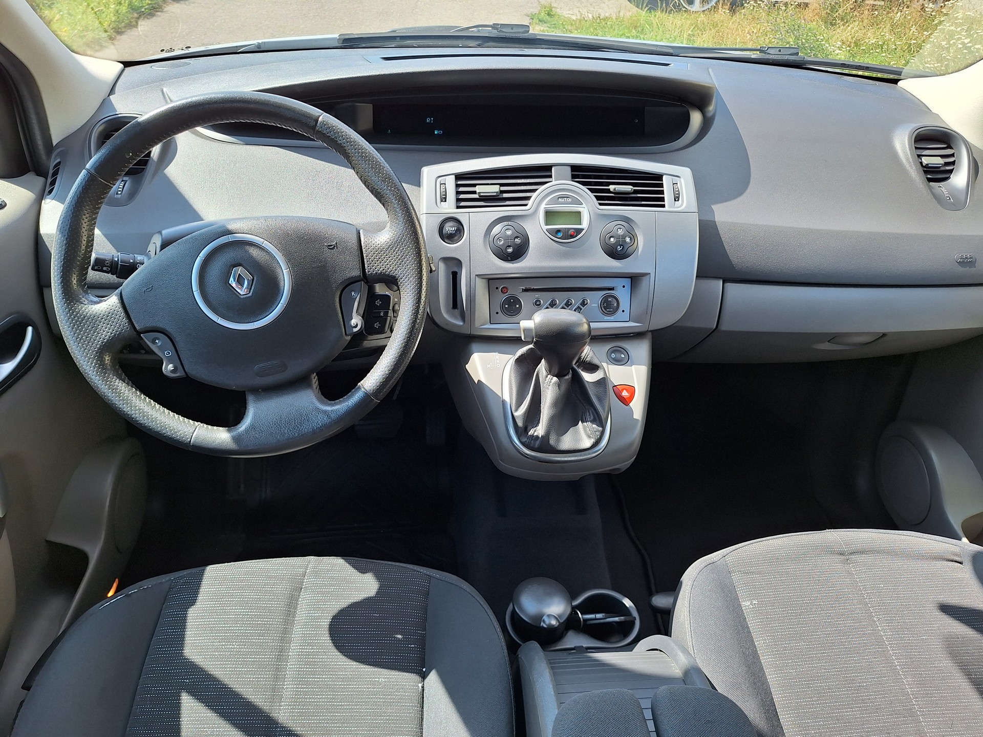 RENAULT SCENIC-image-13