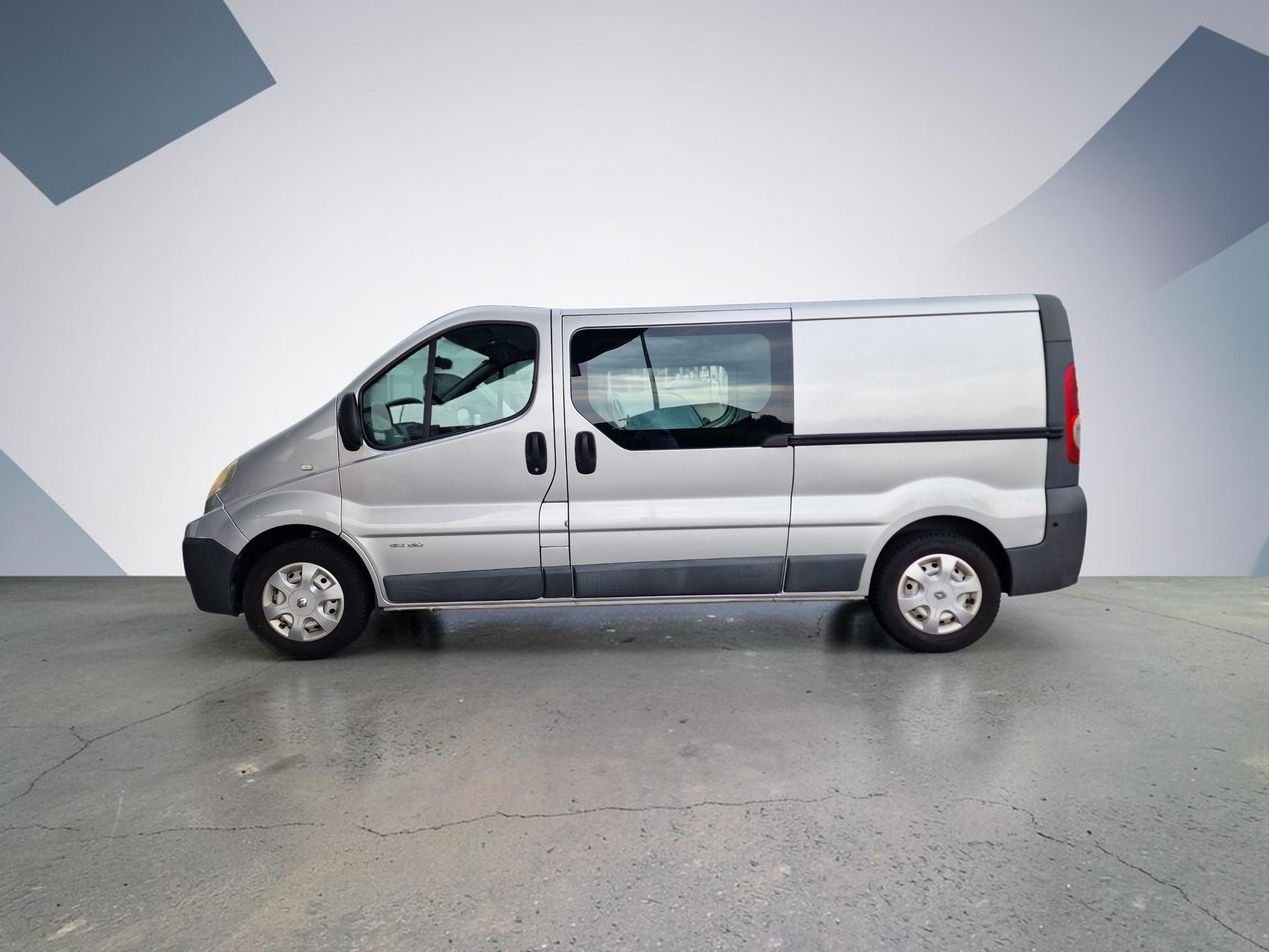 RENAULT Trafic 2.5 dCi 2.9t L1H1 12Mt Gara MFK Neu-image-0