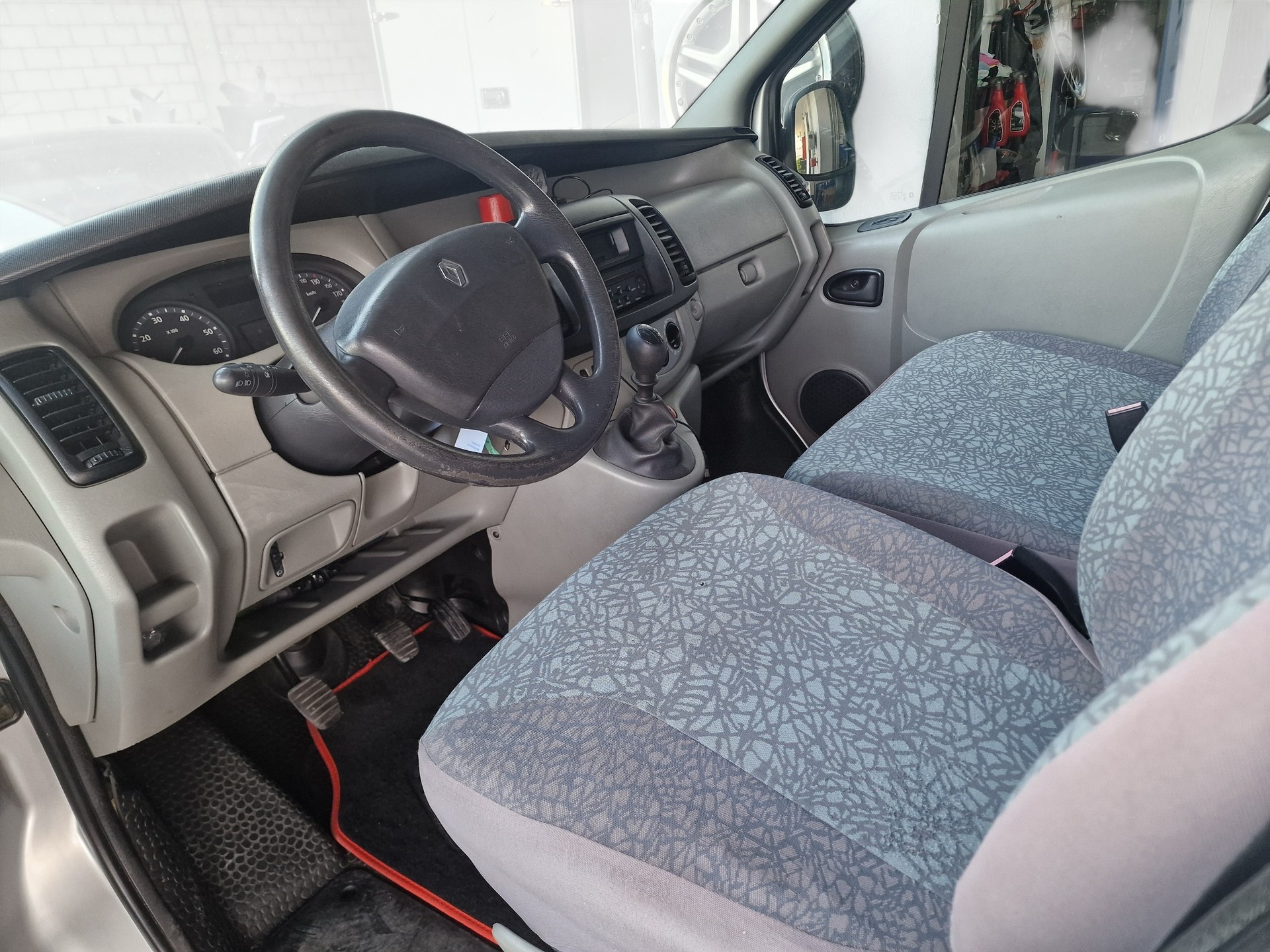 RENAULT Trafic 2.5 dCi 2.9t L1H1 12Mt Gara MFK Neu-image-10