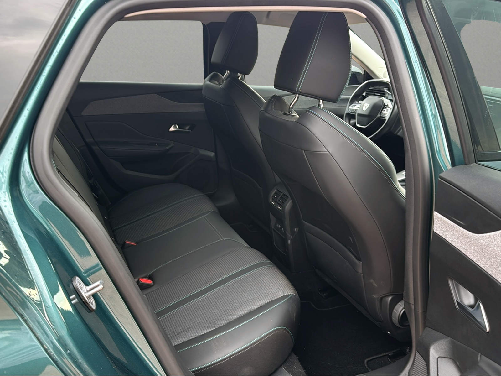 PEUGEOT 308 SW 1.2 Pure Tech Allure Pack EAT8-image-13