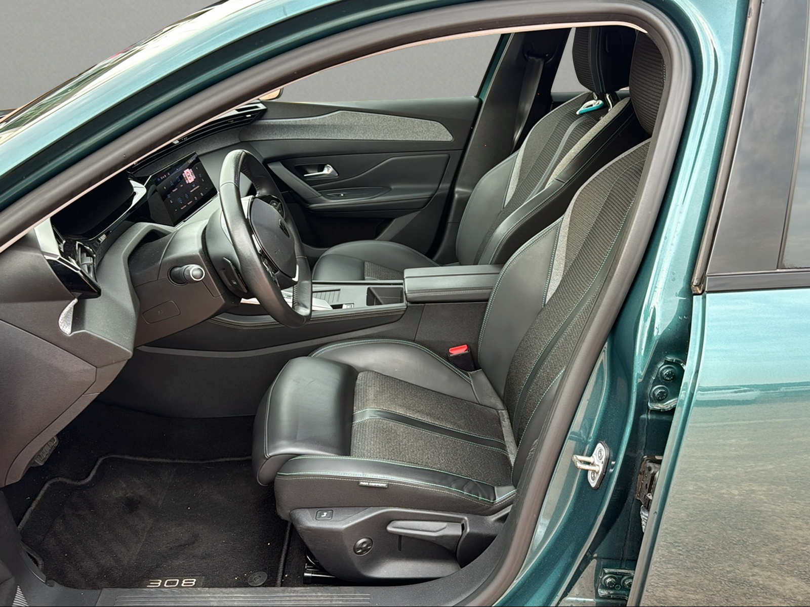 PEUGEOT 308 SW 1.2 Pure Tech Allure Pack EAT8-image-3