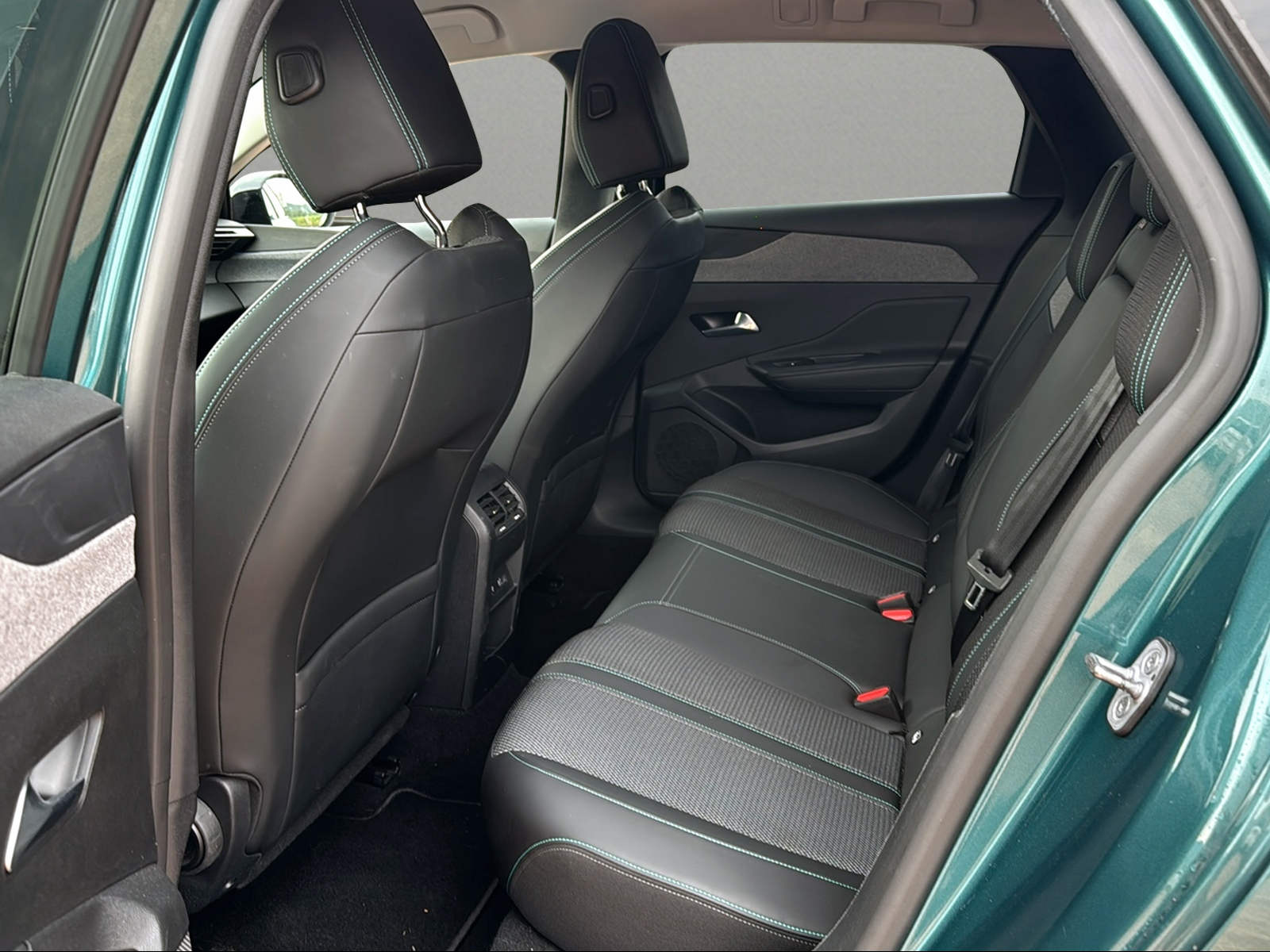 PEUGEOT 308 SW 1.2 Pure Tech Allure Pack EAT8-image-7