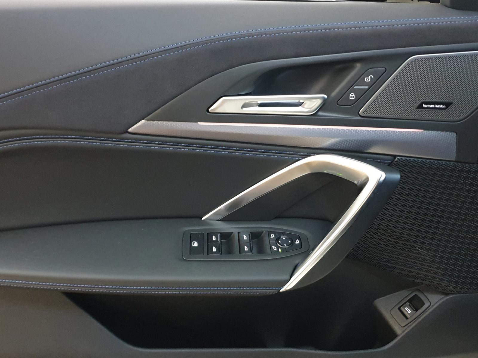 BMW iX2 xDrive30-image-9