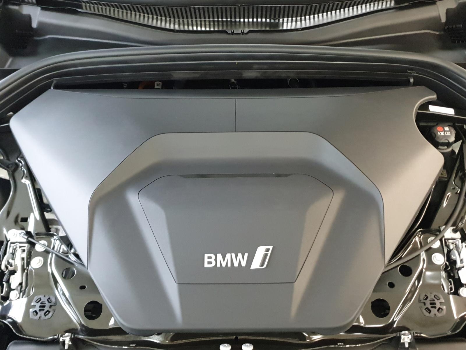 BMW iX2 xDrive30-image-22