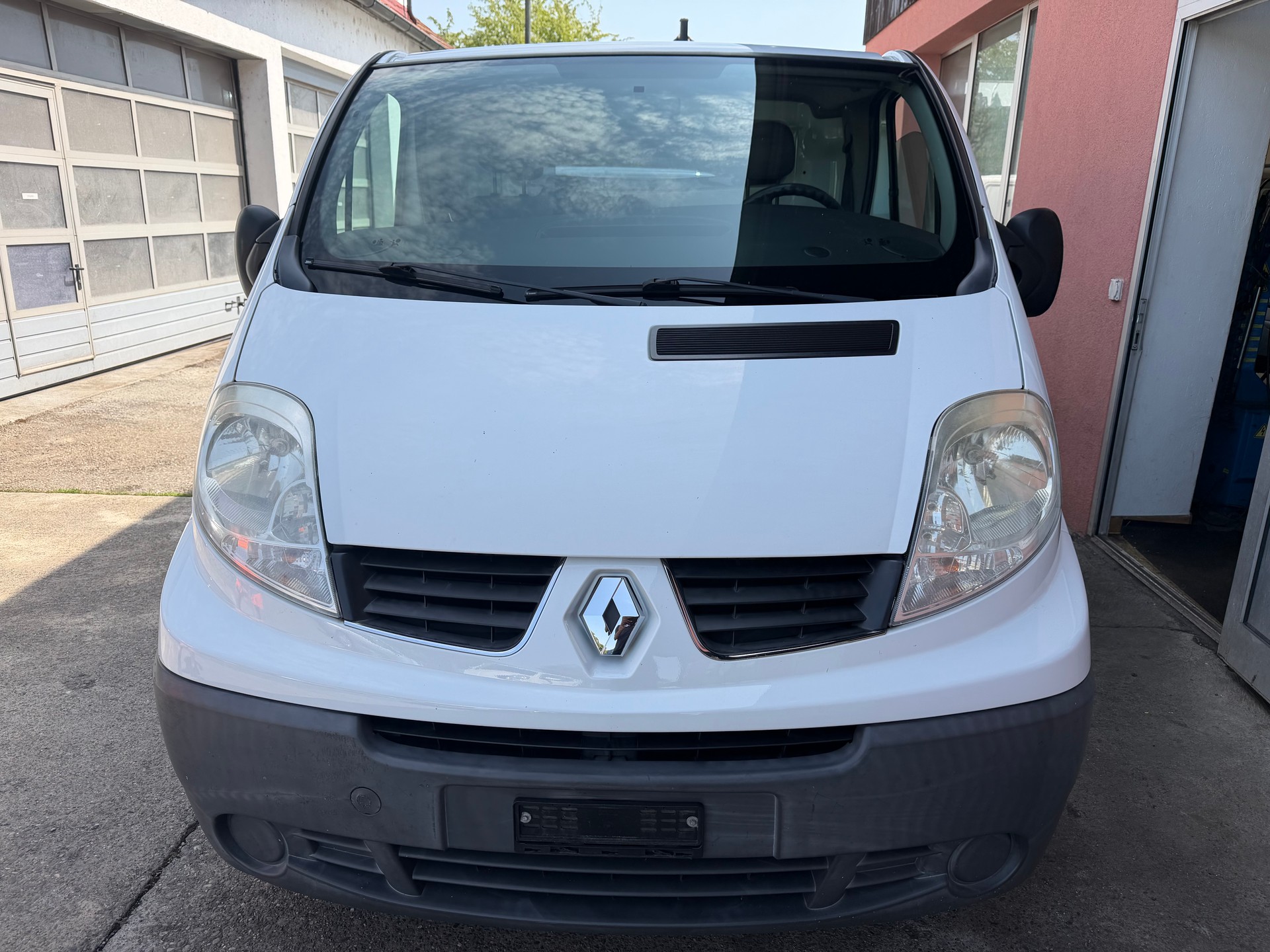RENAULT Trafic 2.0 dCi 115 2.9t L2H1-image-0