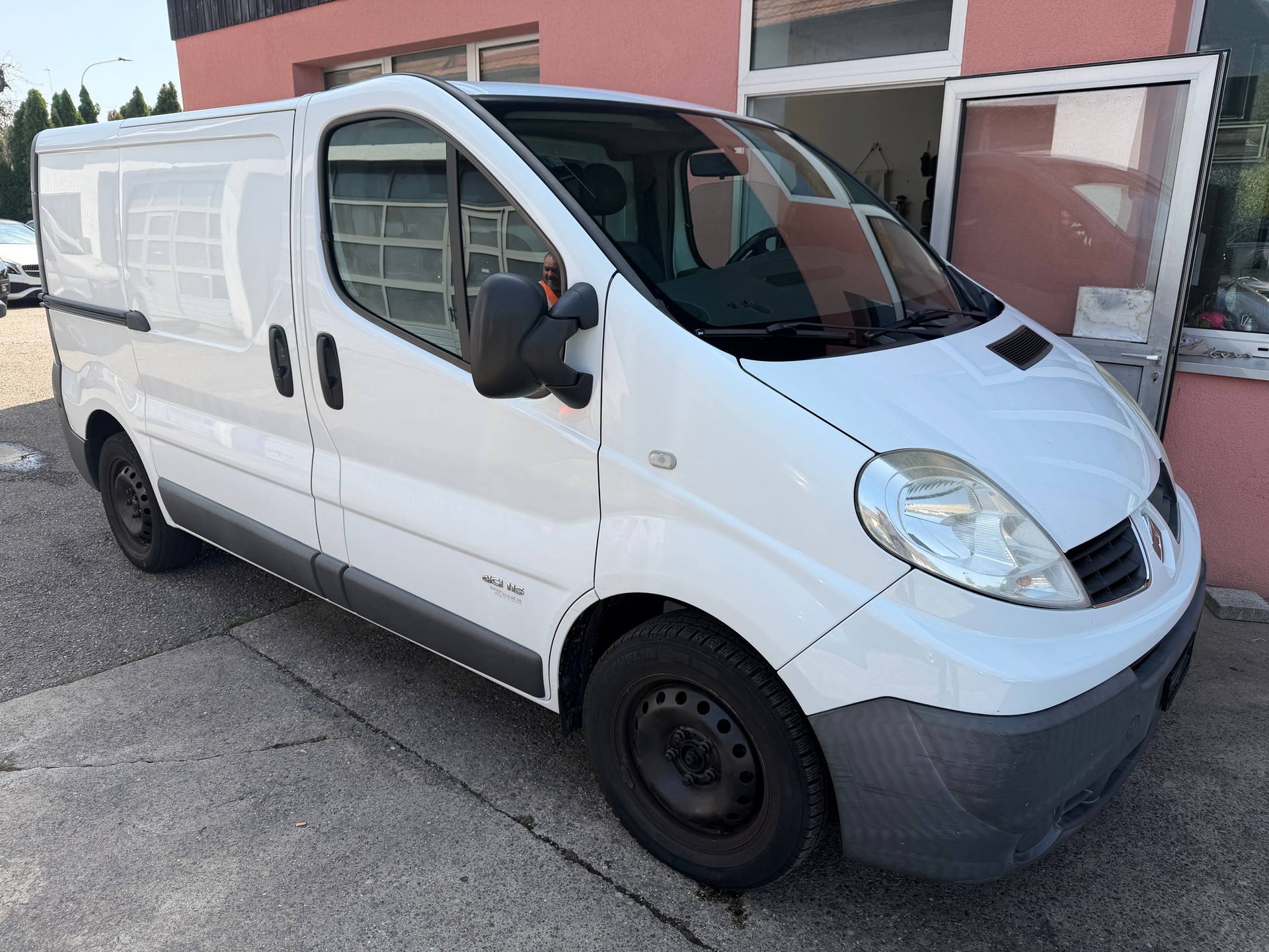 RENAULT Trafic 2.0 dCi 115 2.9t L2H1-image-2