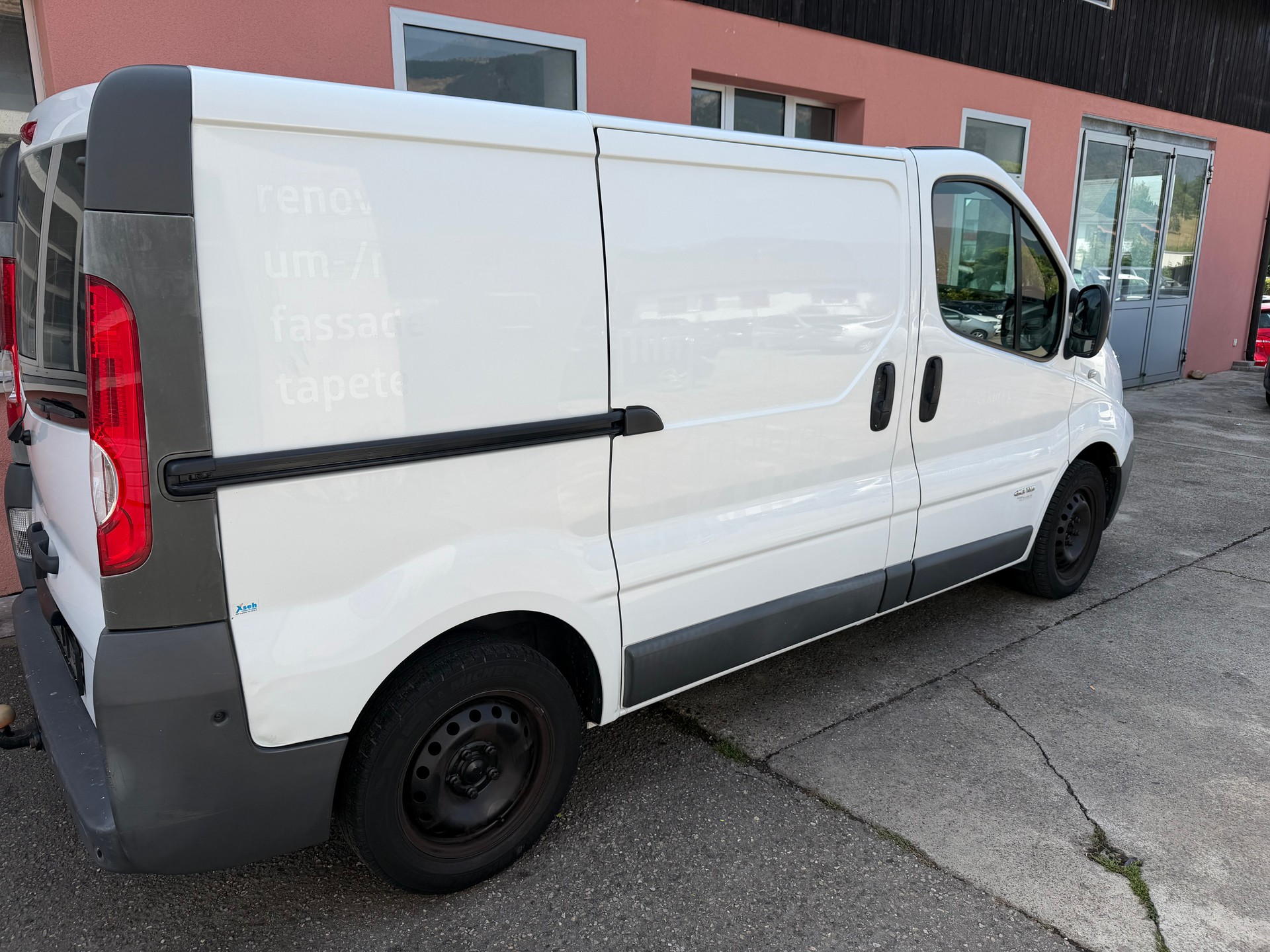RENAULT Trafic 2.0 dCi 115 2.9t L2H1-image-3