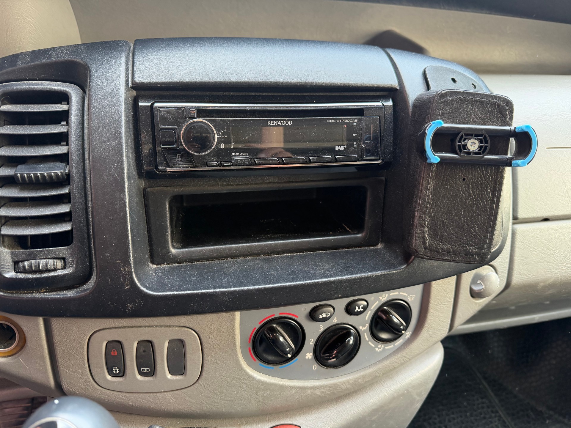 RENAULT Trafic 2.0 dCi 115 2.9t L2H1-image-9