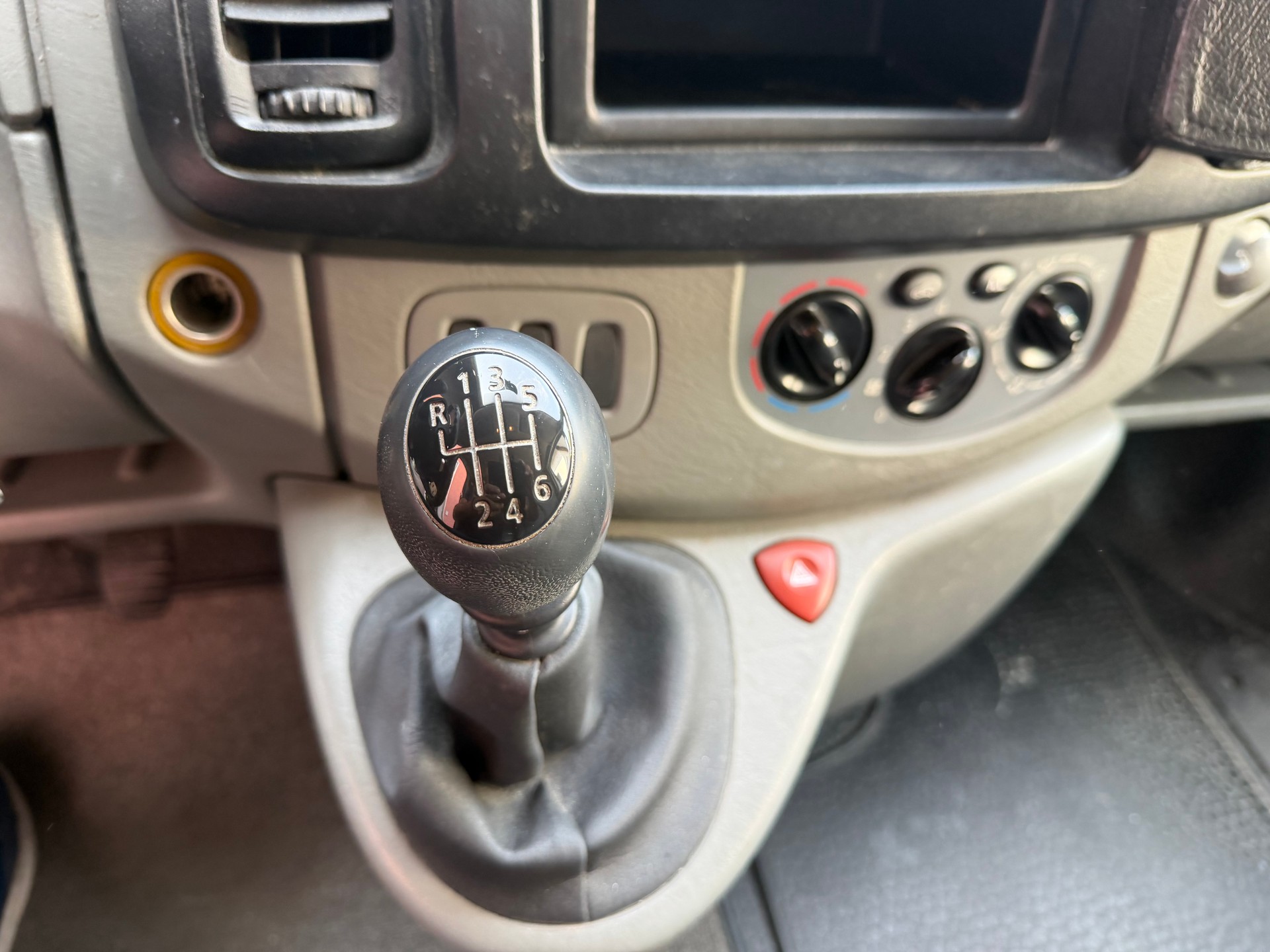 RENAULT Trafic 2.0 dCi 115 2.9t L2H1-image-8