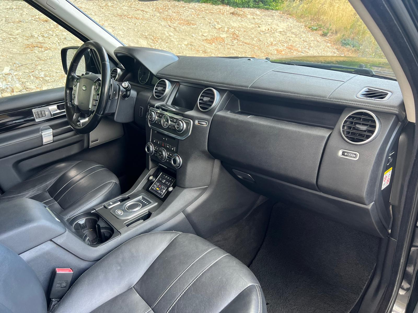 LAND ROVER Discovery 3.0 SDV6 SE Automatic-image-9