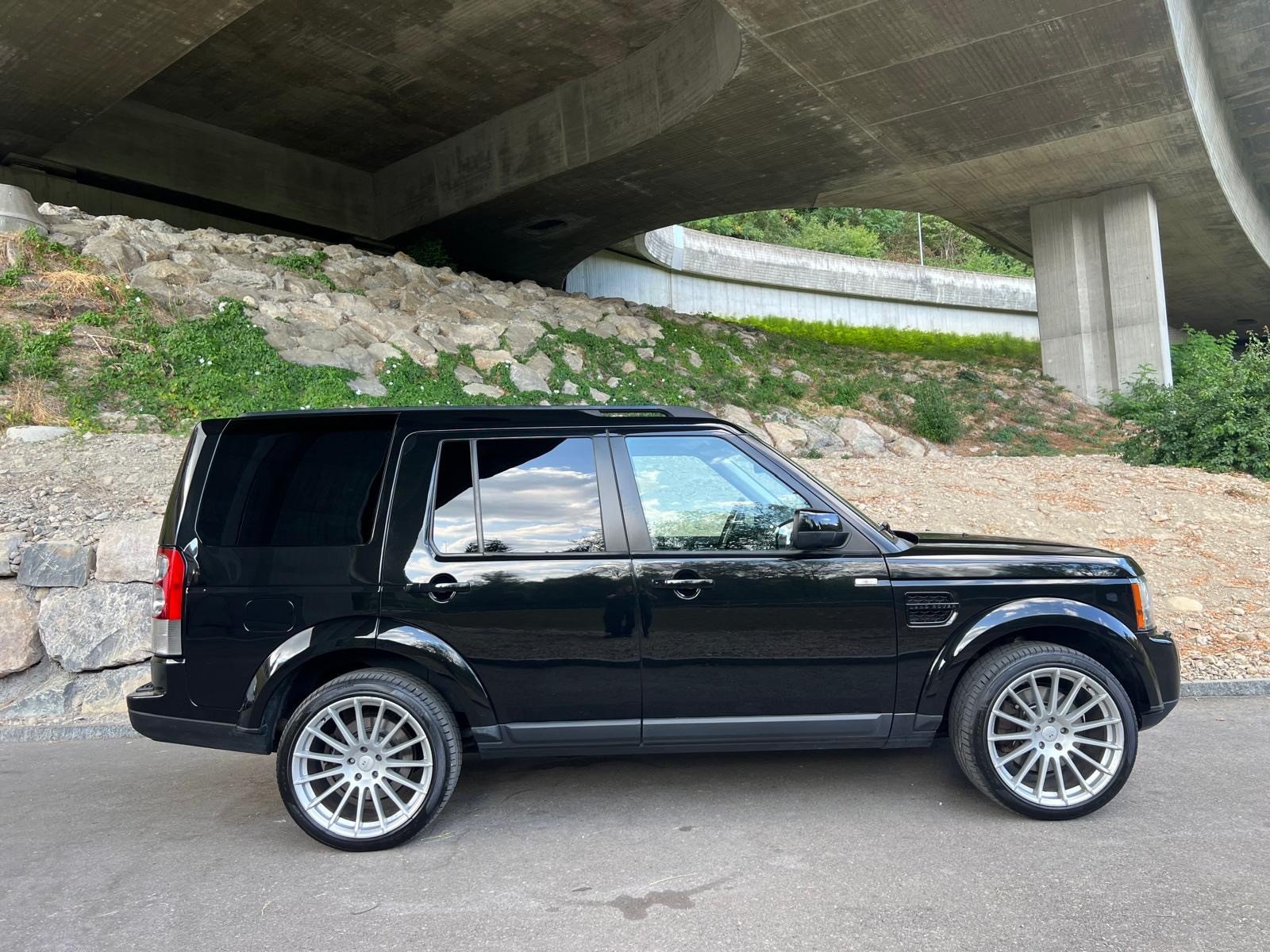 LAND ROVER Discovery 3.0 SDV6 SE Automatic-image-5