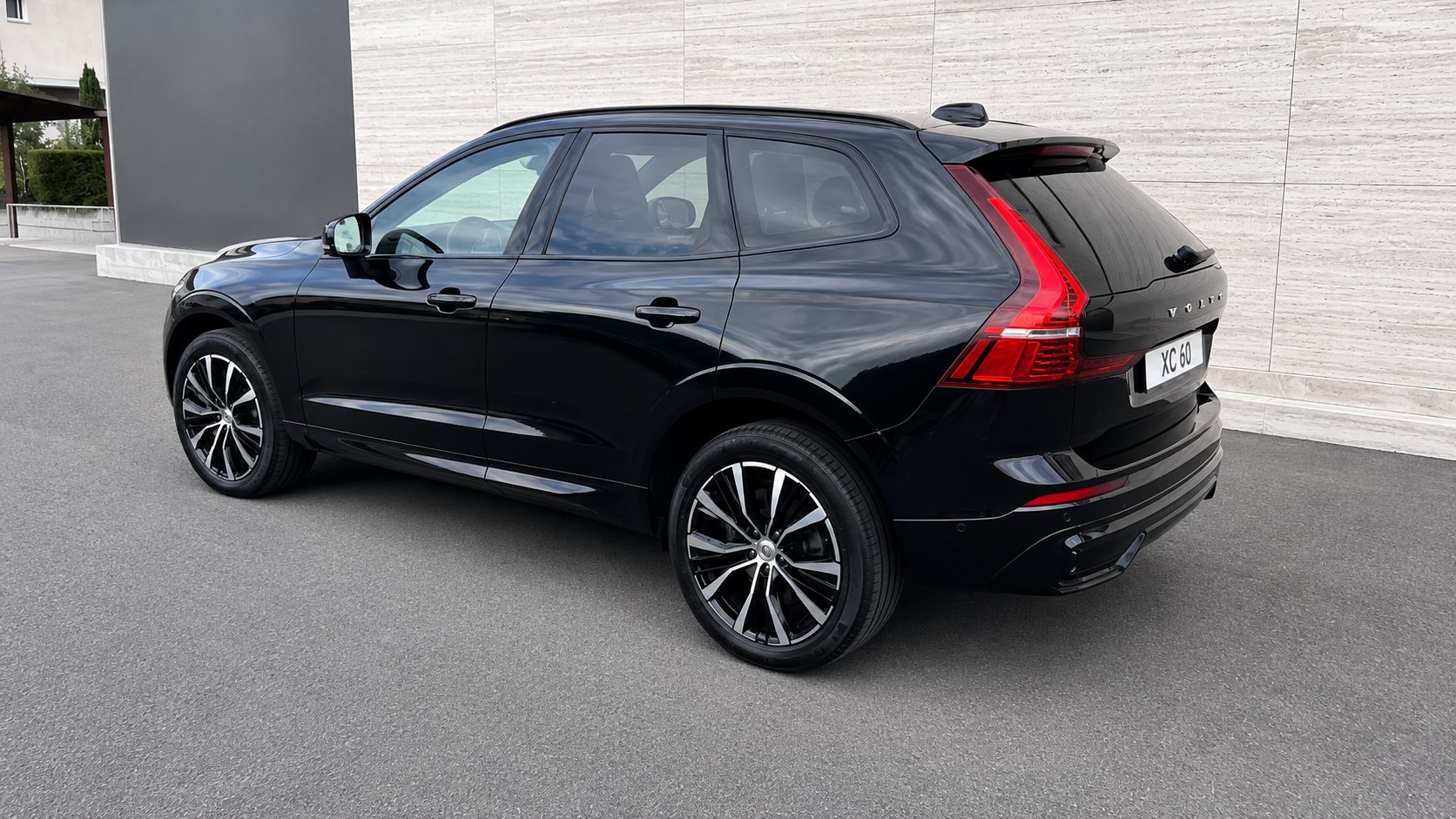 VOLVO 2.0 B4 MH Ultimate Dark AWD-image-3