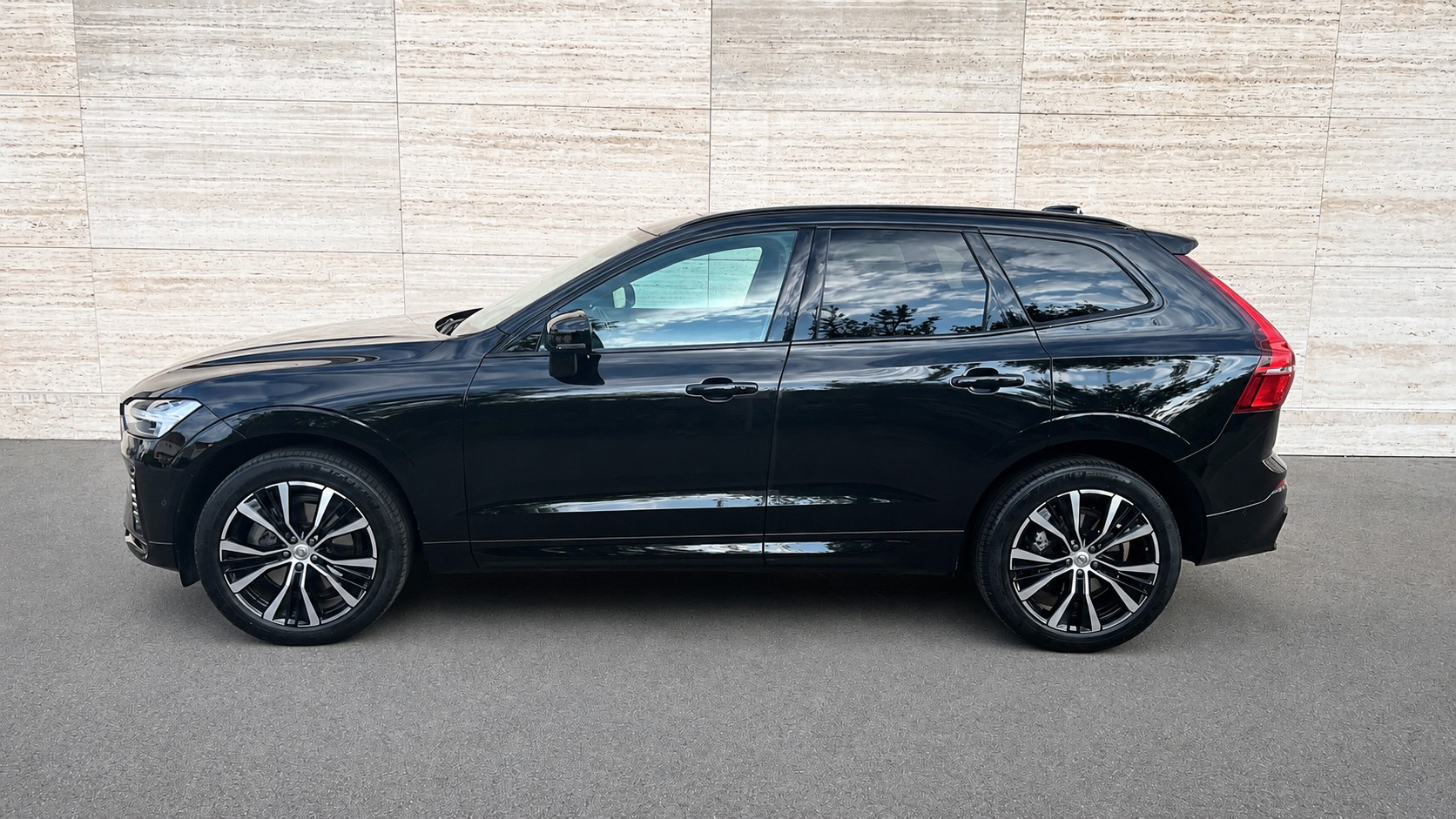 VOLVO 2.0 B4 MH Ultimate Dark AWD-image-1