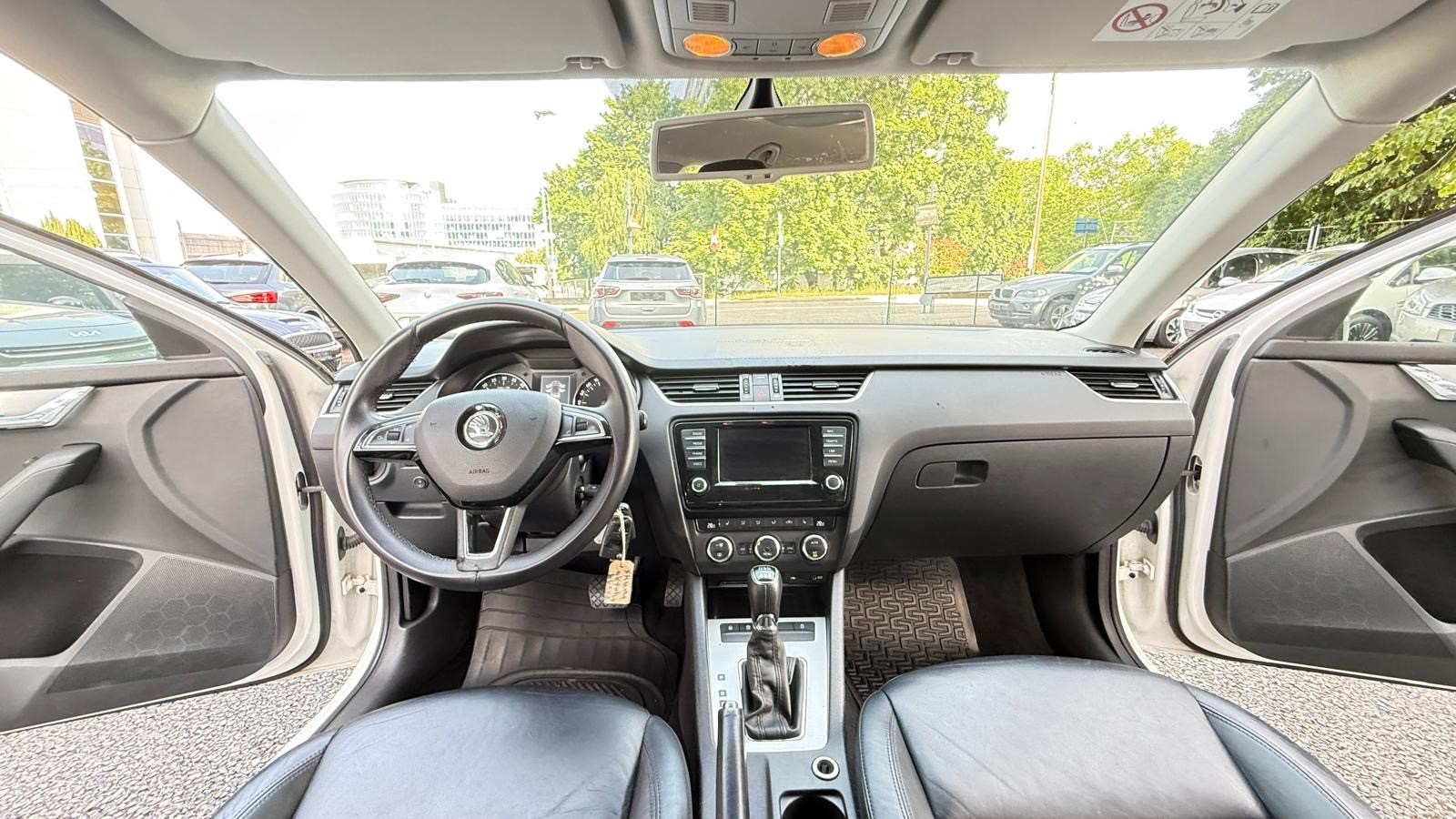 SKODA Octavia Combi 2.0 TDI L&K 4x4 DSG-image-7