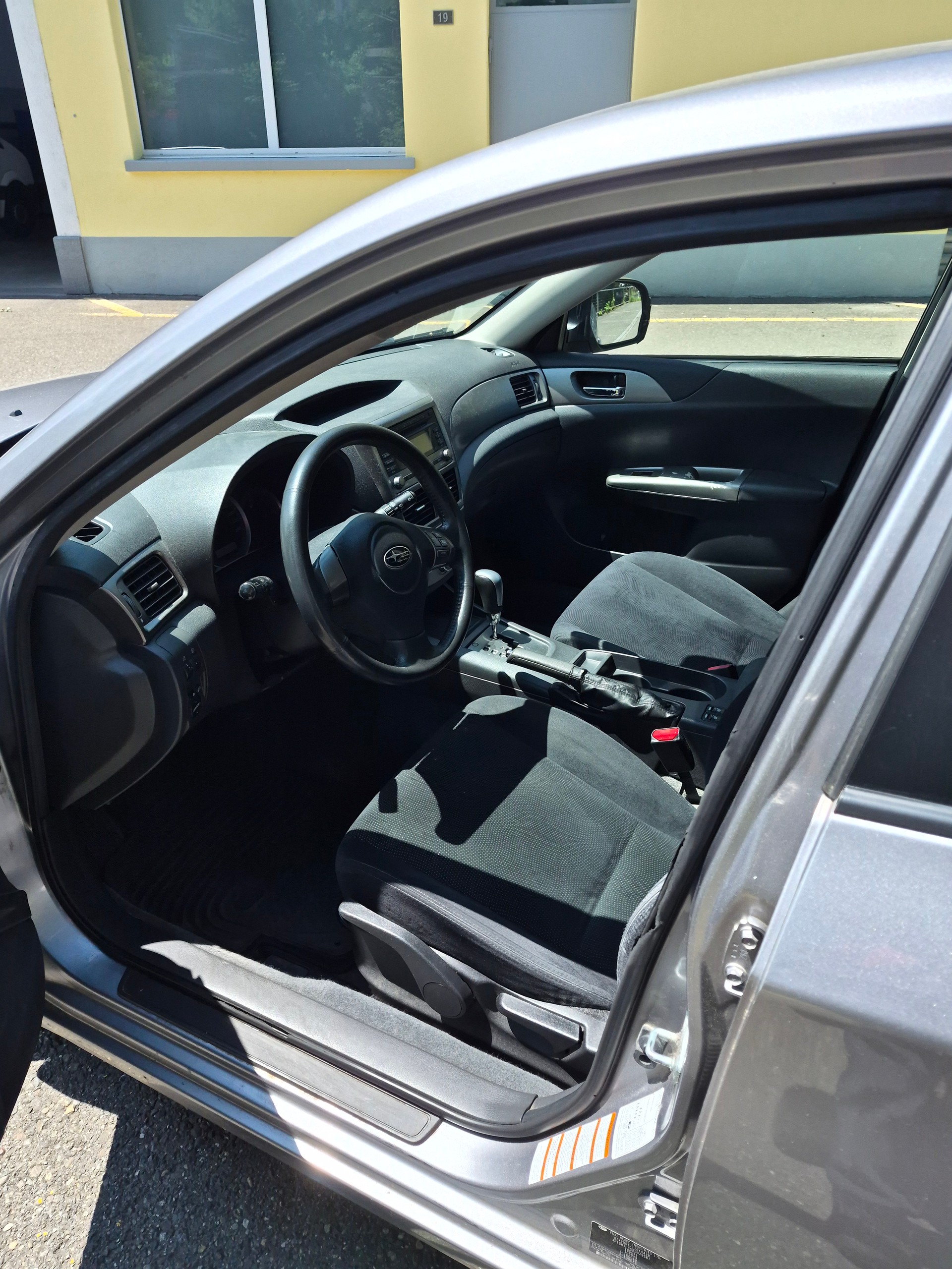 SUBARU Impreza 1.5R Swiss Automatic-image-2