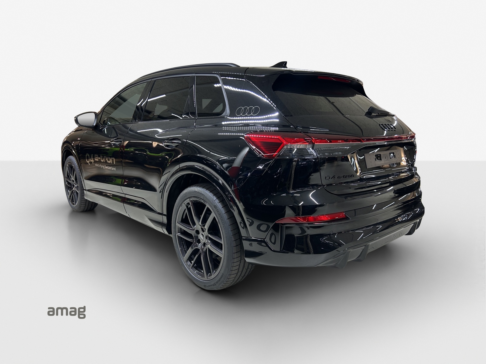 AUDI Q4 e-tron SUV quattro performance-showroom-element-2