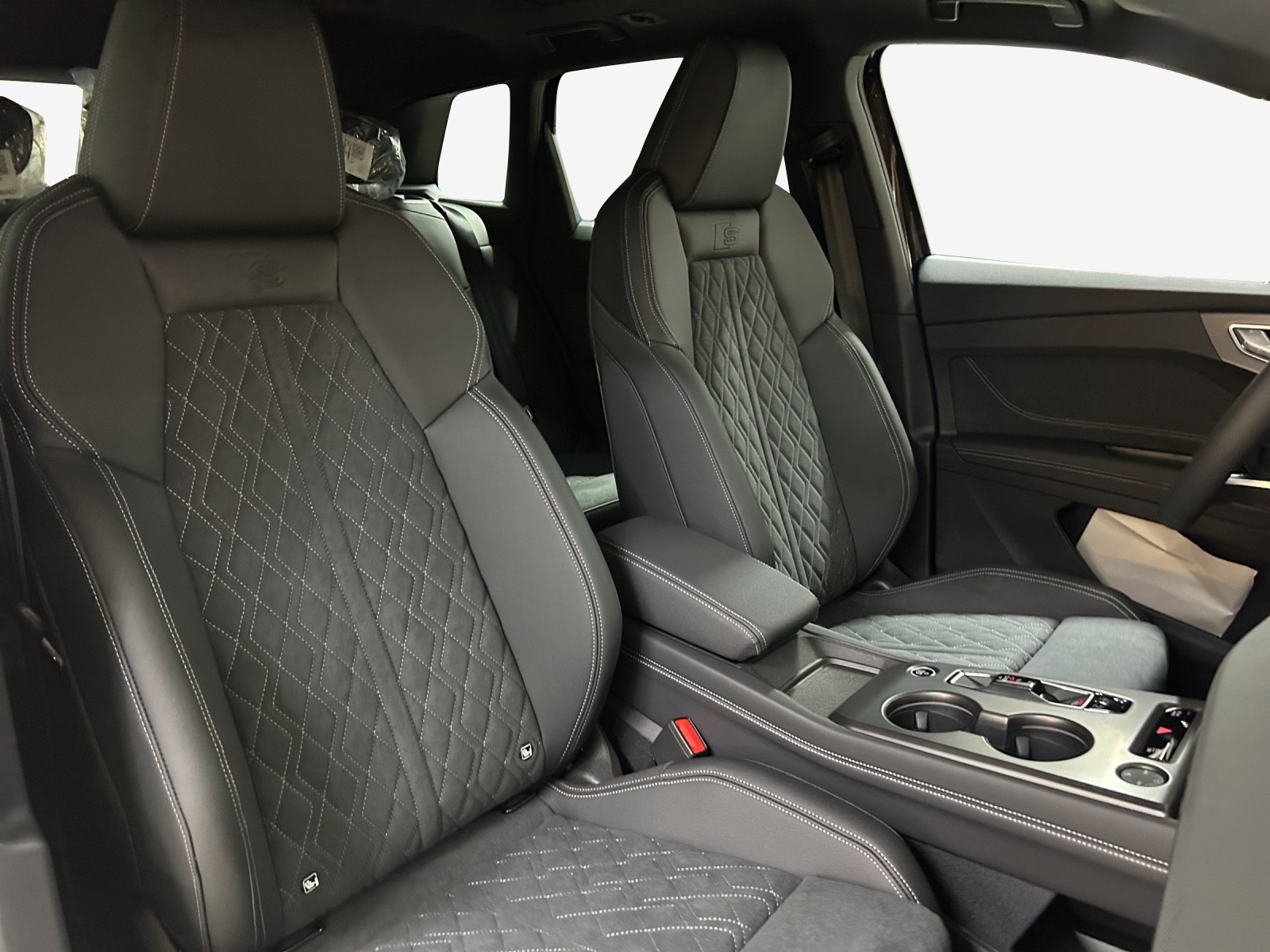 AUDI Q4 e-tron SUV quattro performance-image-14