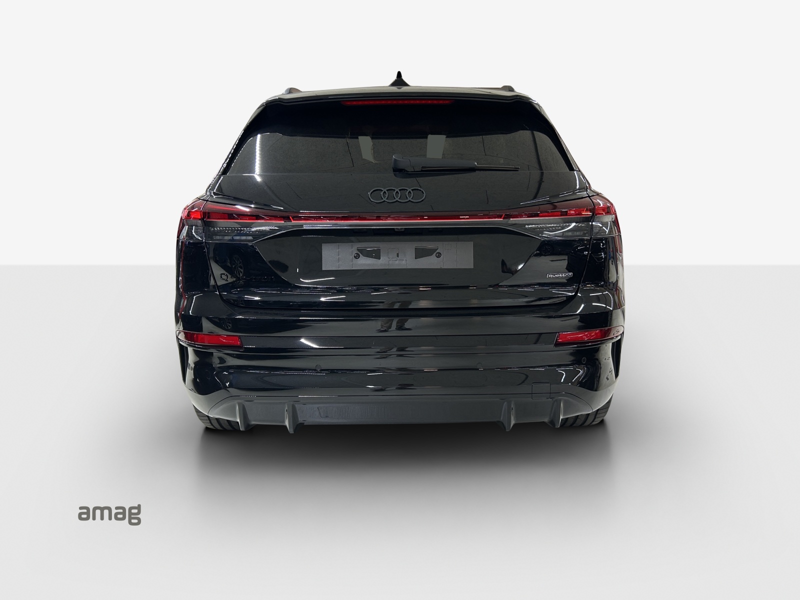 AUDI Q4 e-tron SUV quattro performance-showroom-element-3