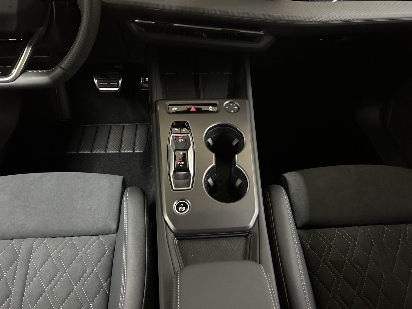 AUDI Q4 e-tron SUV quattro performance-image-10