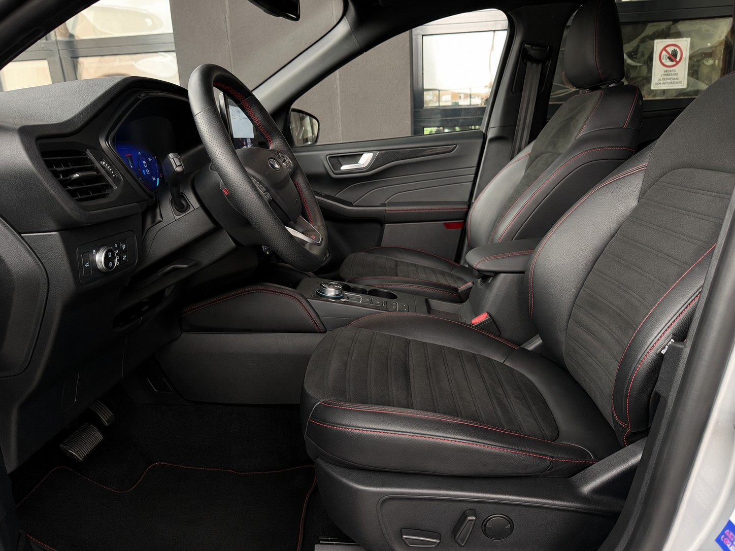FORD Kuga 2.5 FHEV ST-Line X 4WD-image-12